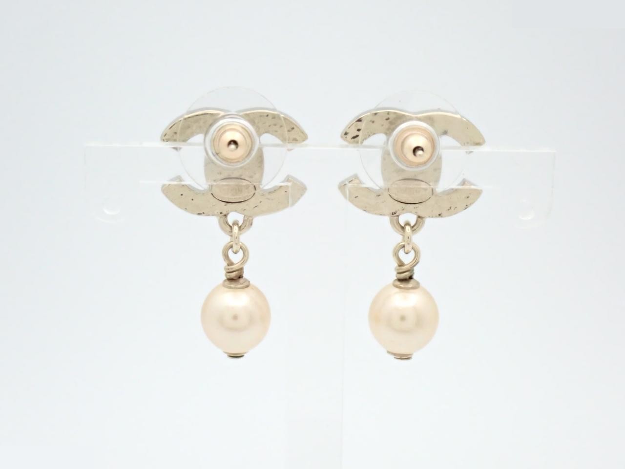Earrings, Coco Mark, Pearl — view 2