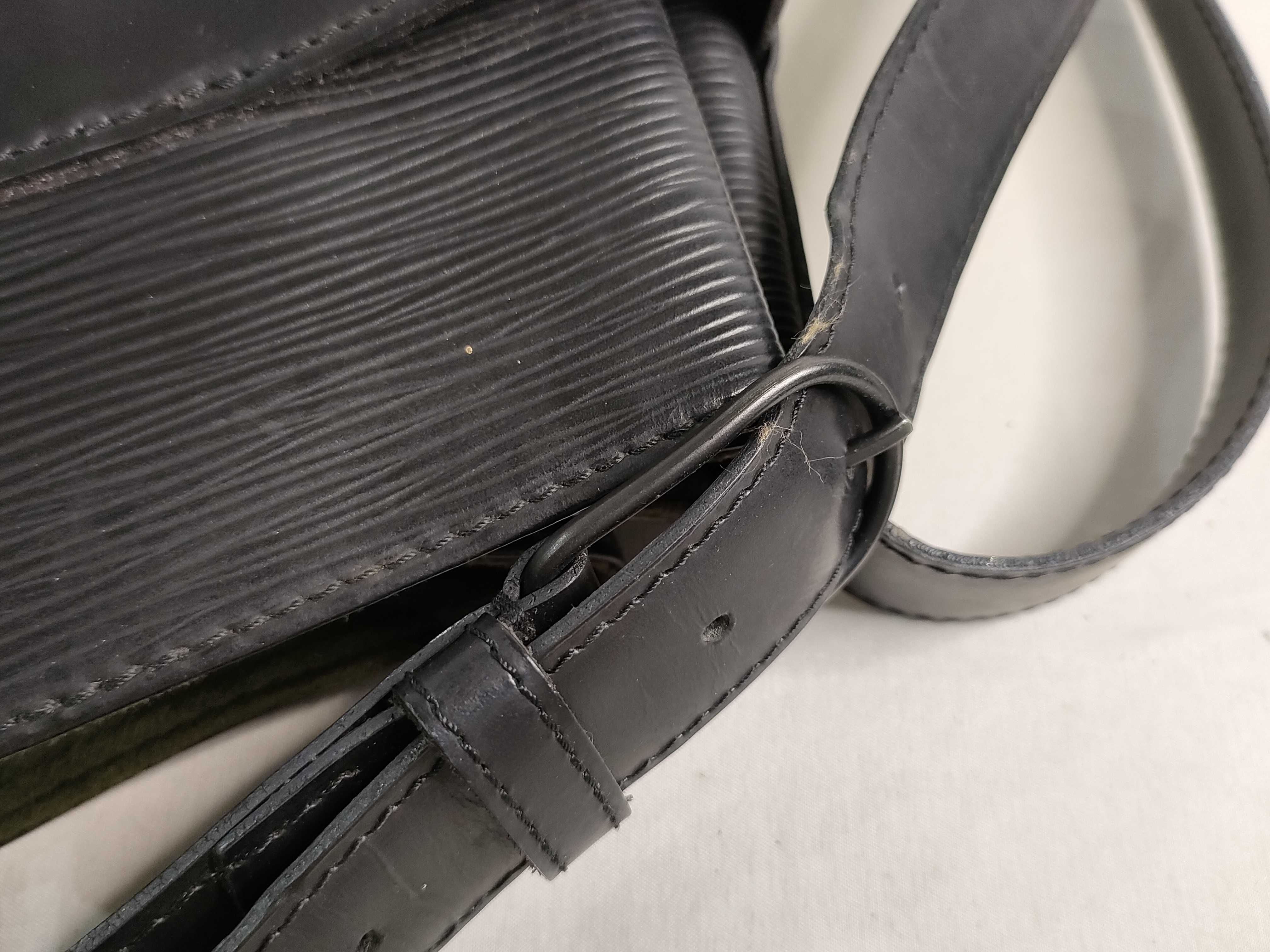 Epi Louis Vuitton Epi Sac Depaule Noir Shoulder Bag — view 12