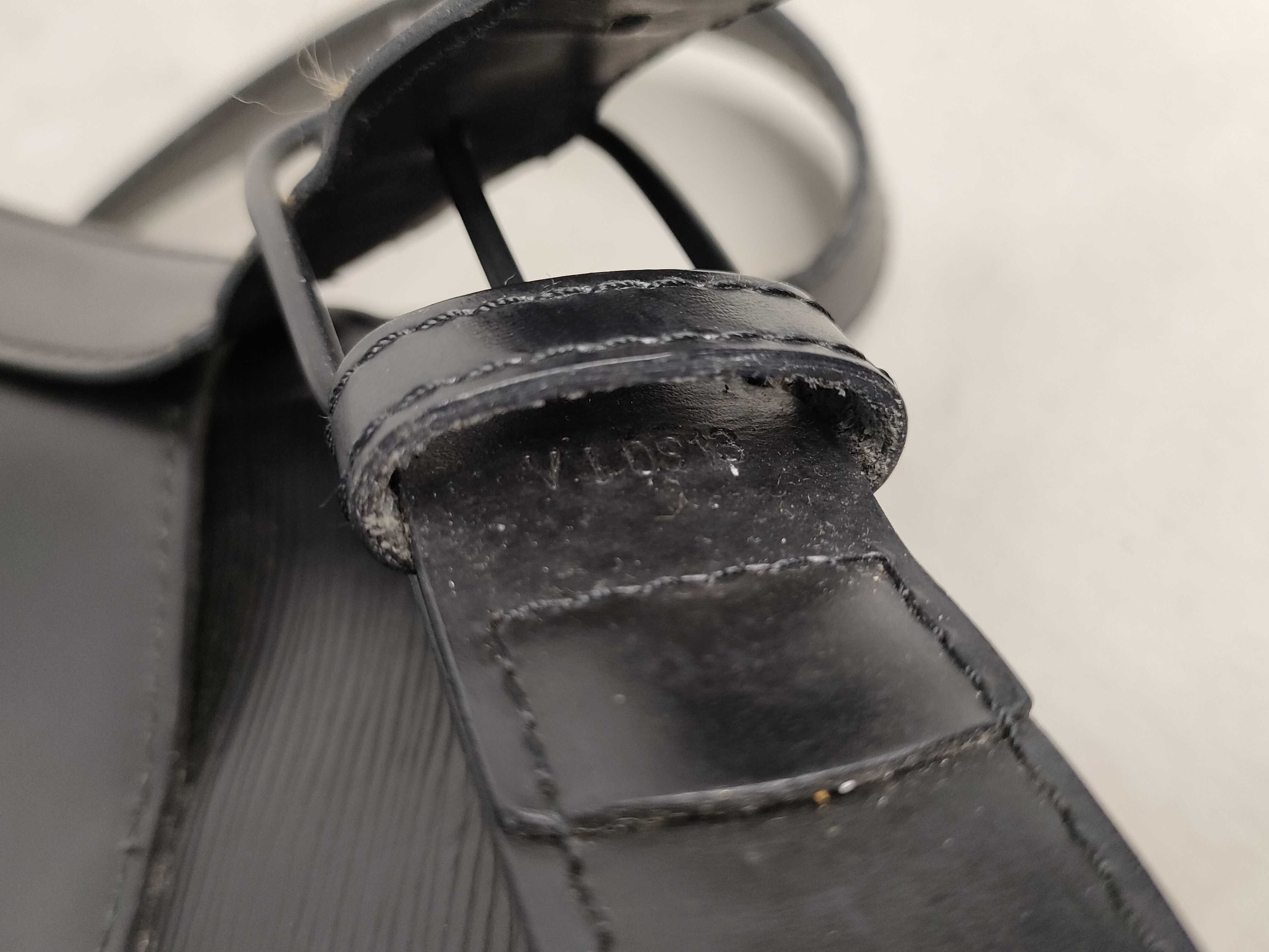 Epi Louis Vuitton Epi Sac Depaule Noir Shoulder Bag — view 13