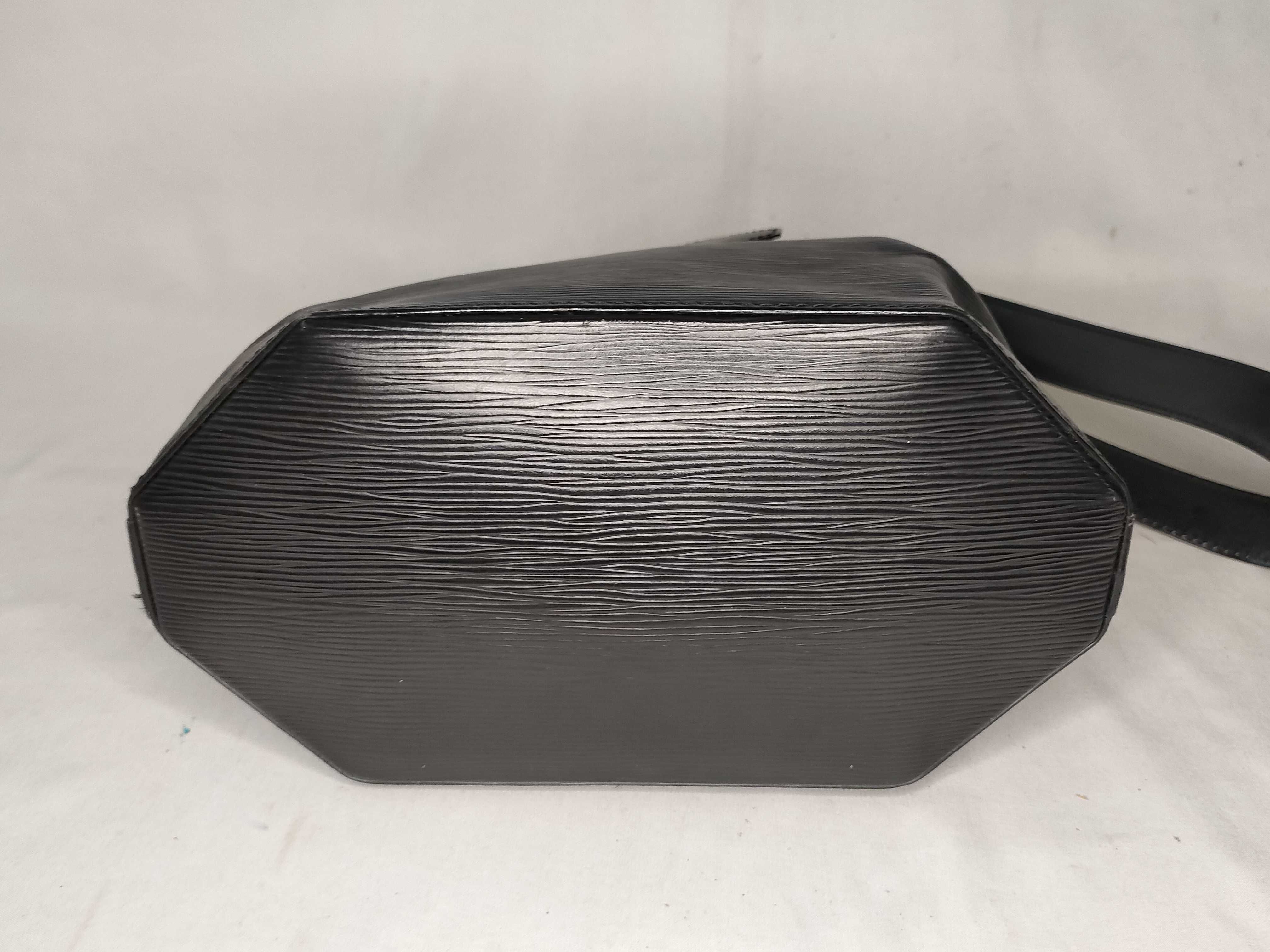 Epi Louis Vuitton Epi Sac Depaule Noir Shoulder Bag — view 7