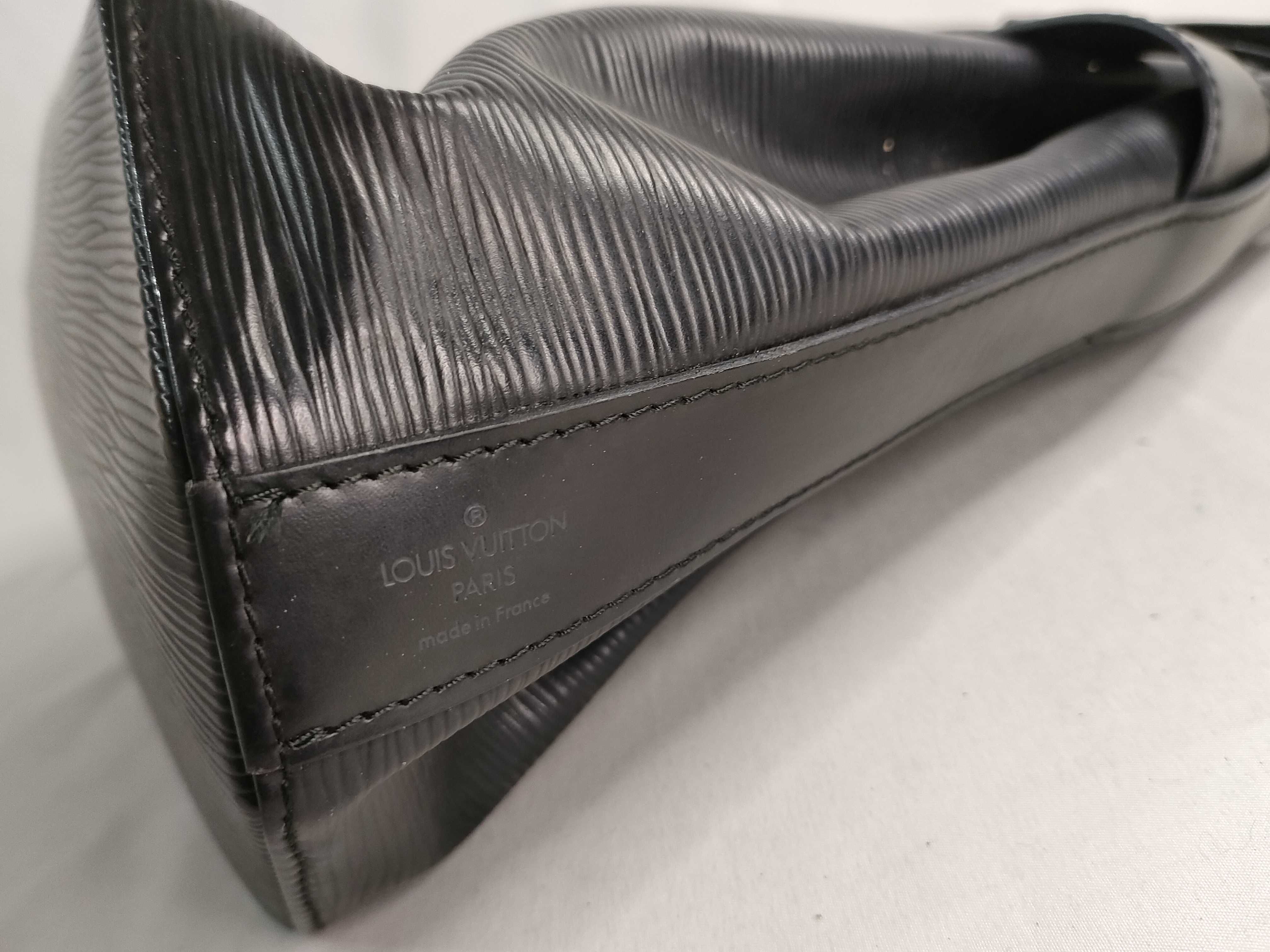 Epi Louis Vuitton Epi Sac Depaule Noir Shoulder Bag — view 10