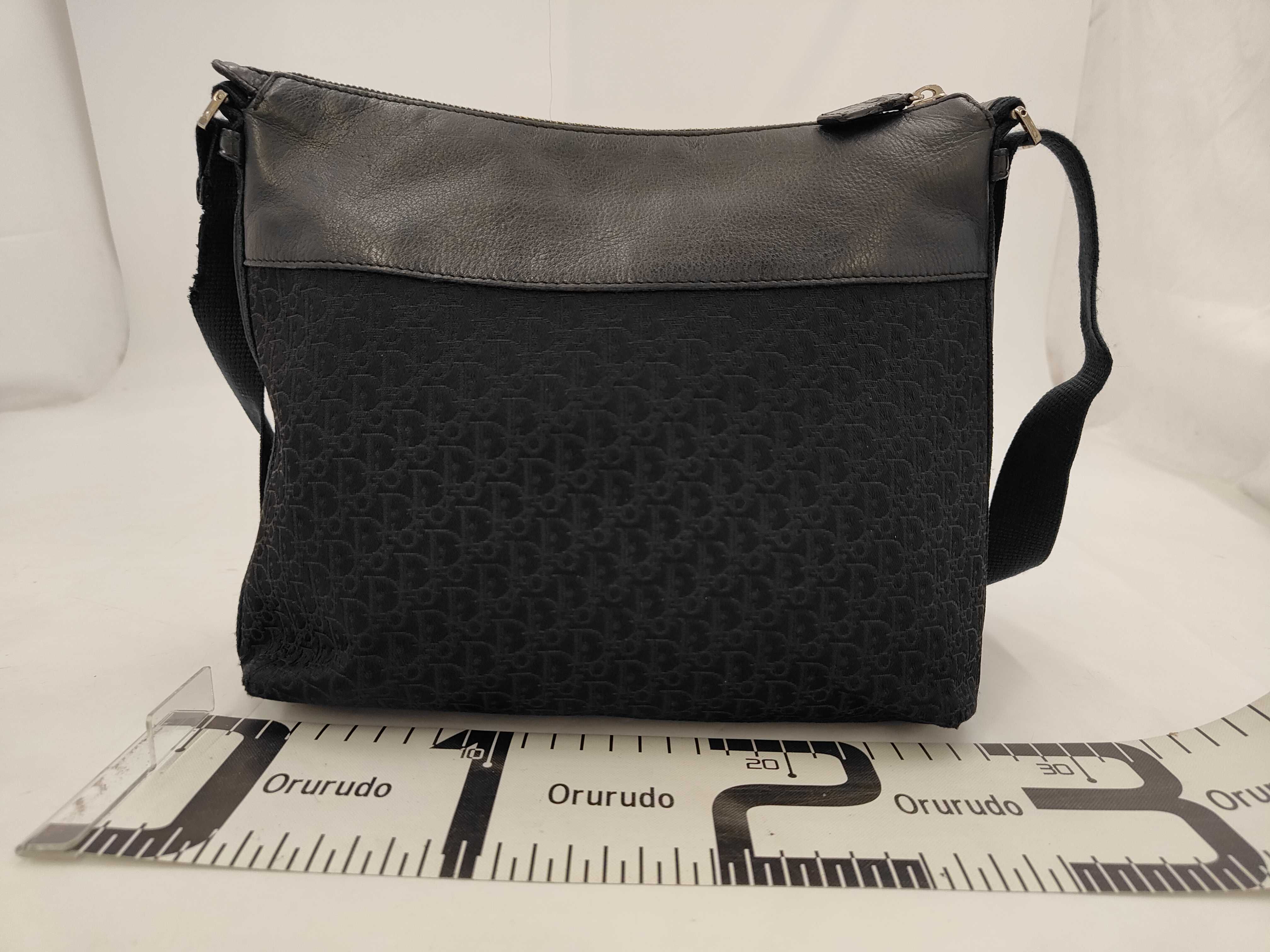 Trotter Street Chic Shoulder Bag (Black) — view 2