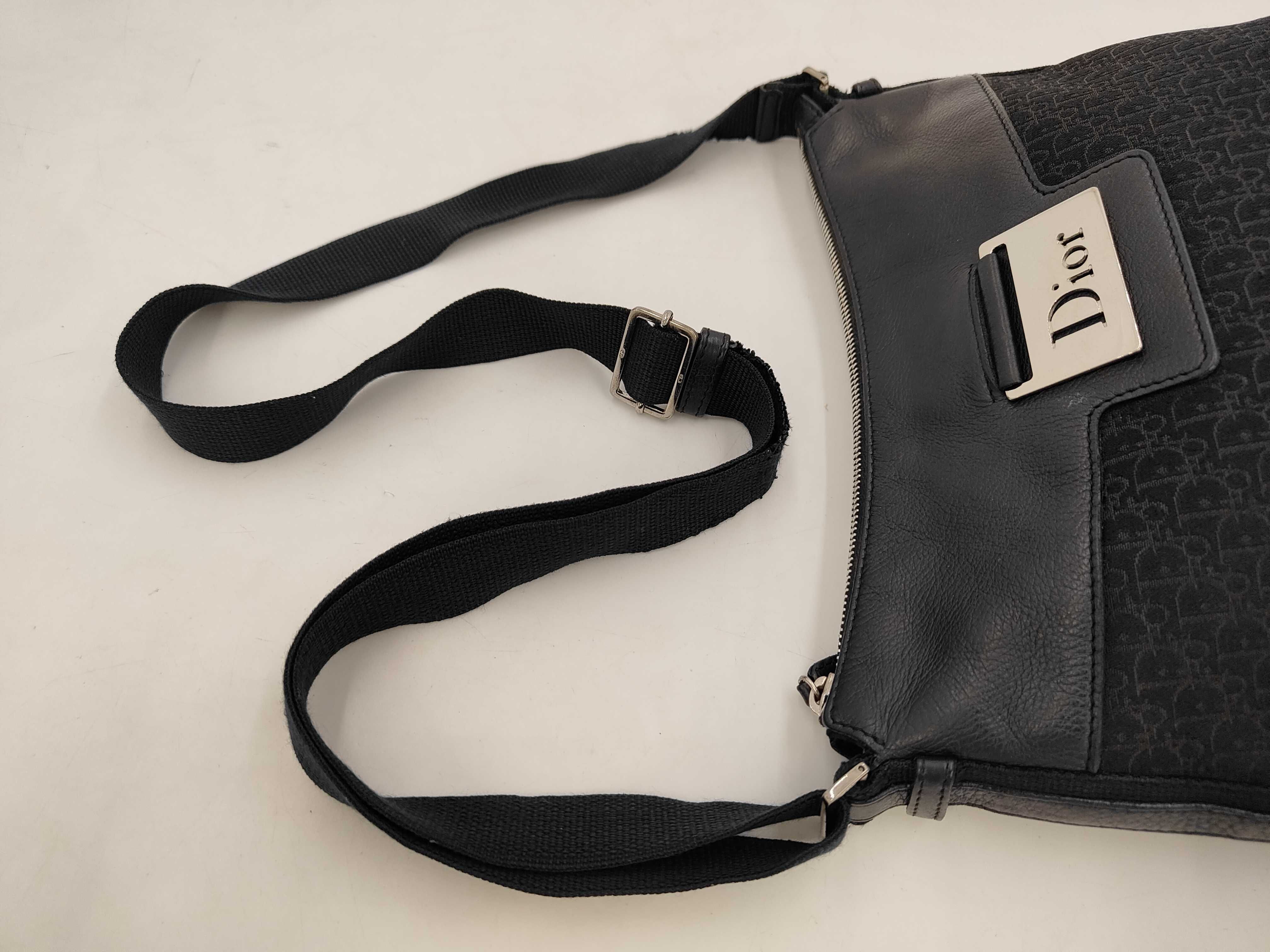 Trotter Street Chic Shoulder Bag (Black) — view 5