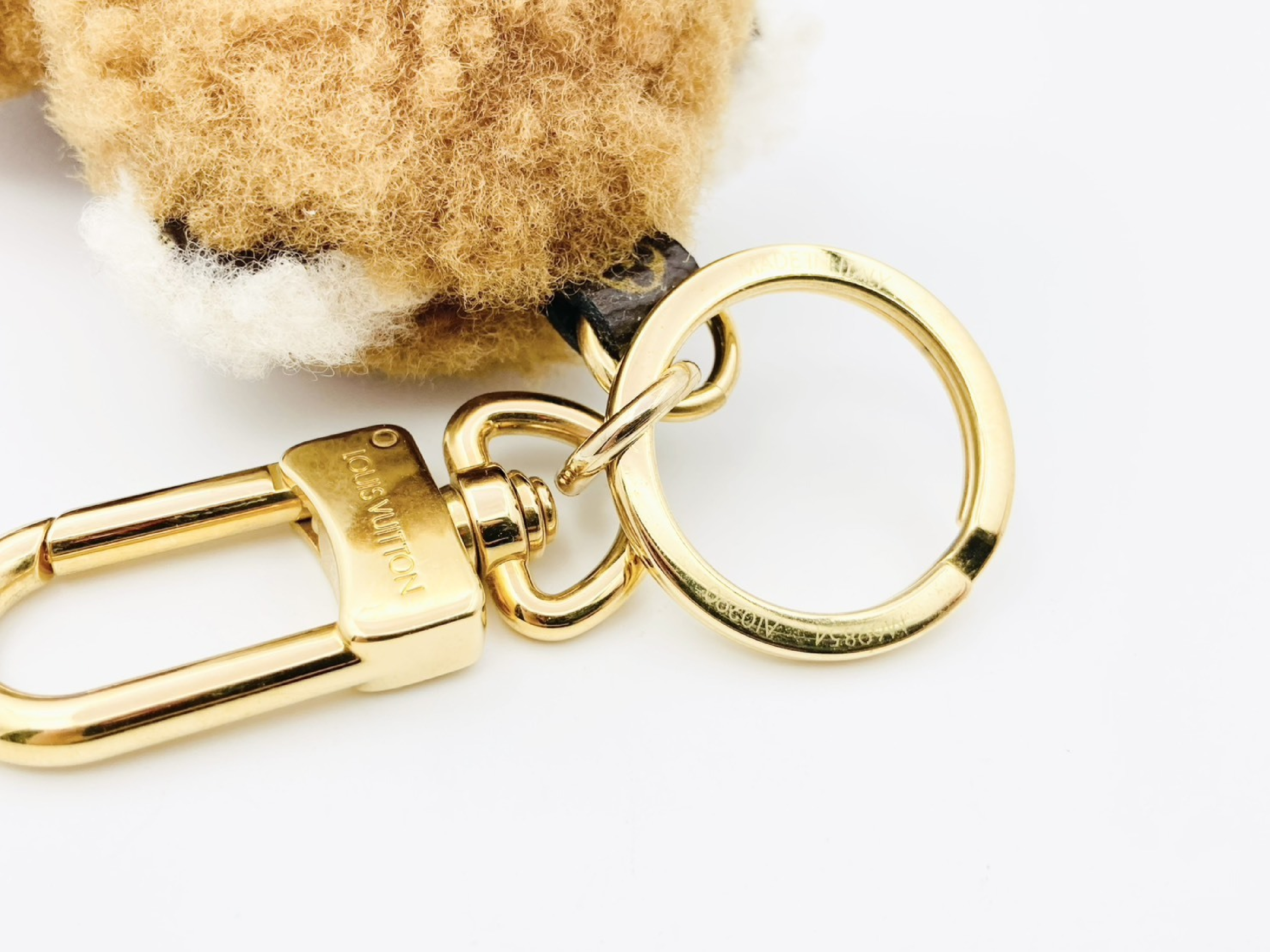 M69854 Portefeuille LV Teddy Bear Fur Charm Keyring AL0290 Key Case — view 3