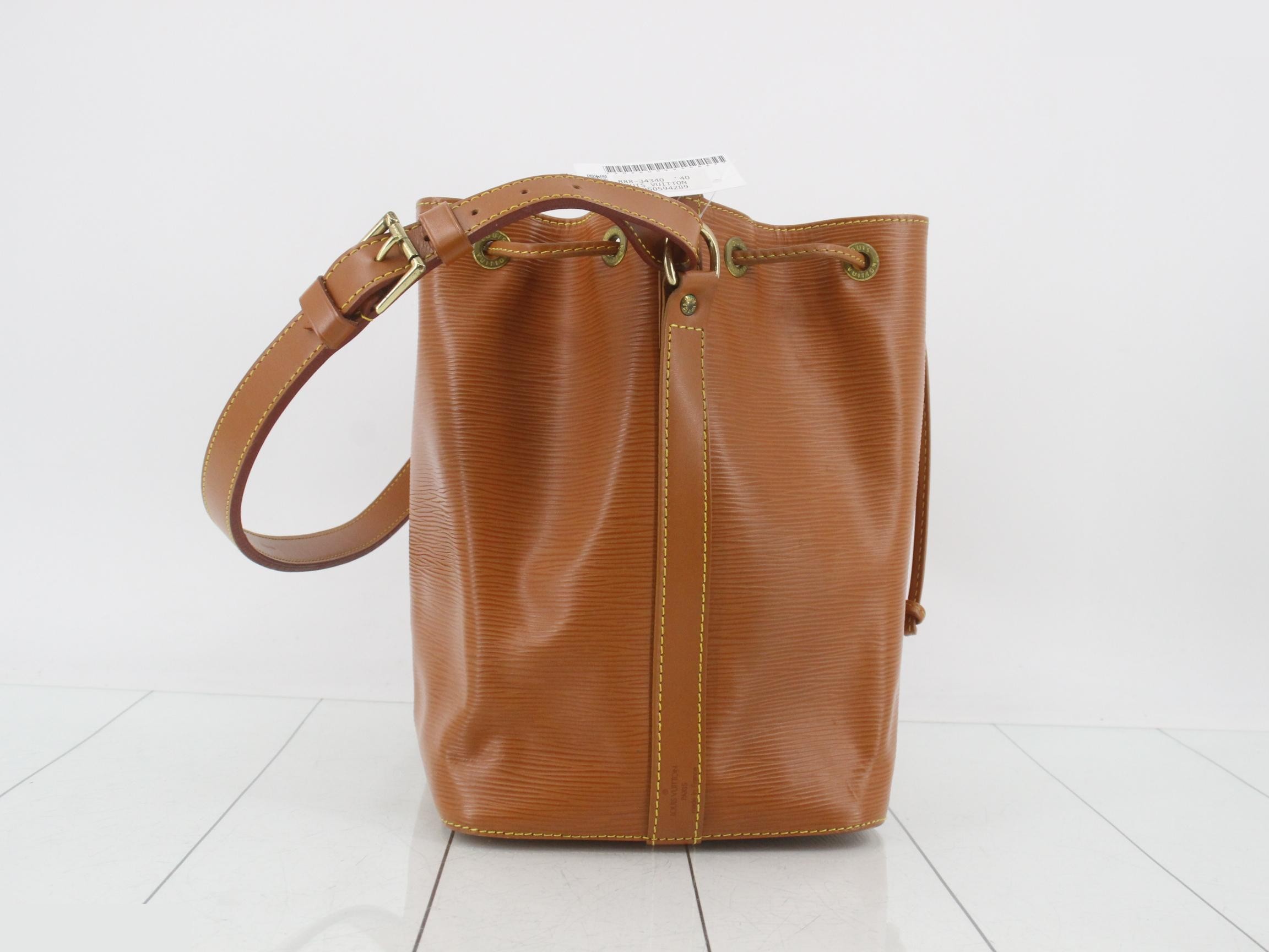 Epi Petit Noé Shoulder Bag — view 4