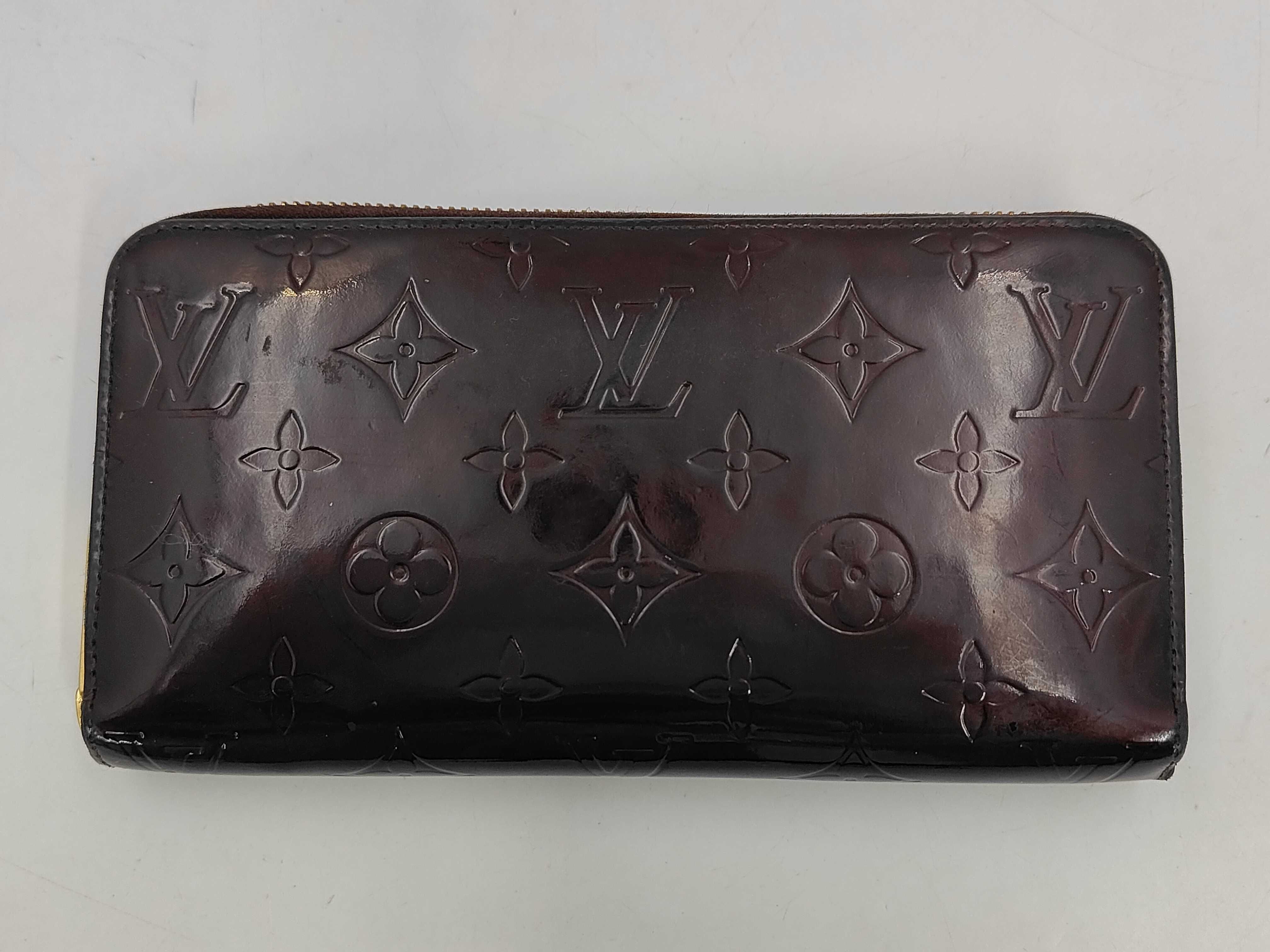 Vernis Amarante Zippy Wallet