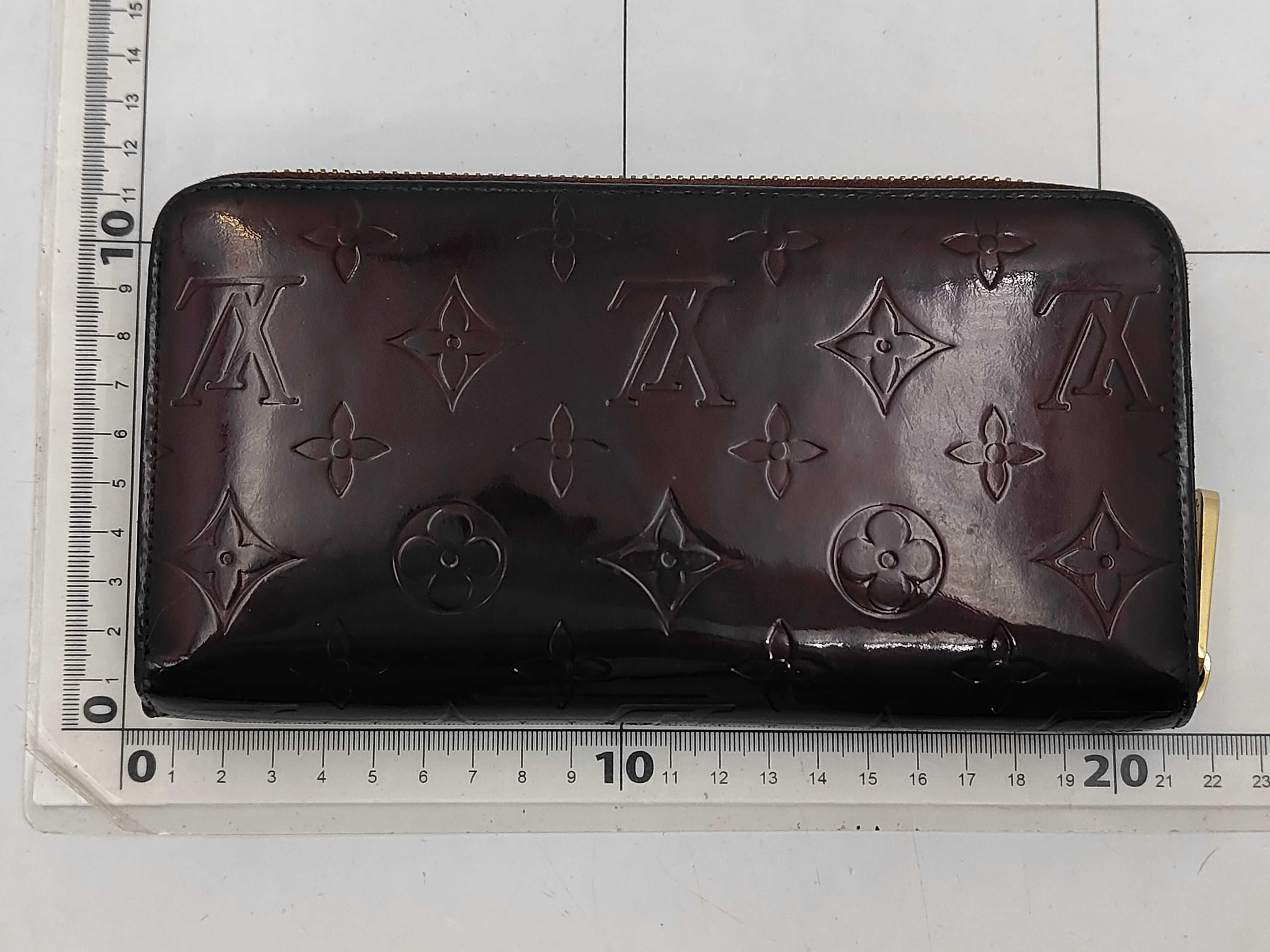 Vernis Amarante Zippy Wallet — view 2