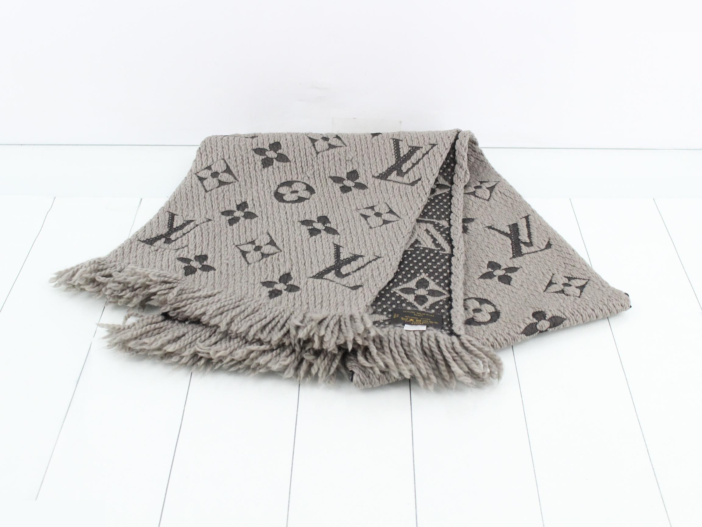 Old tag, Monogram Echarpe Logomania scarf, gray — view 2