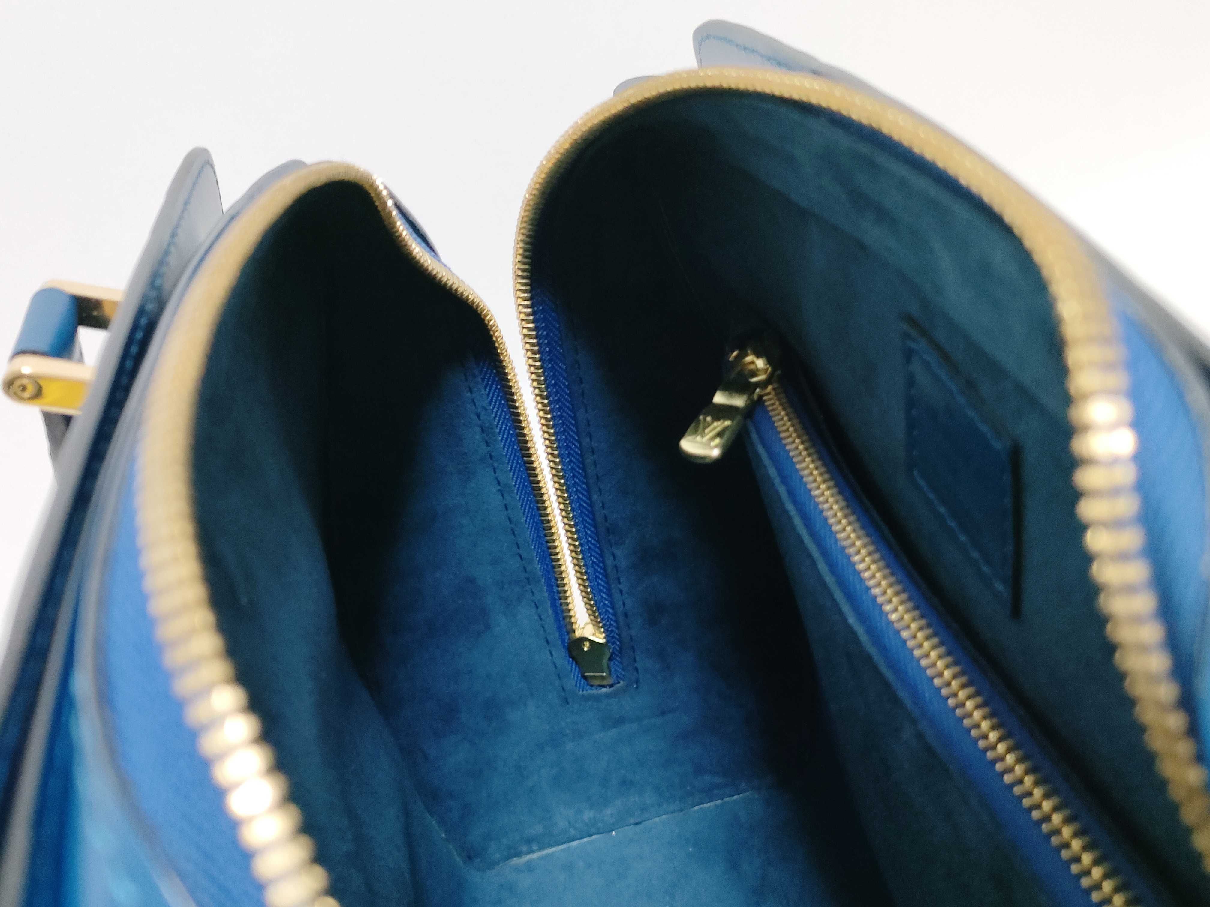 Epi LV Epi Pont Neuf Handbag — view 9