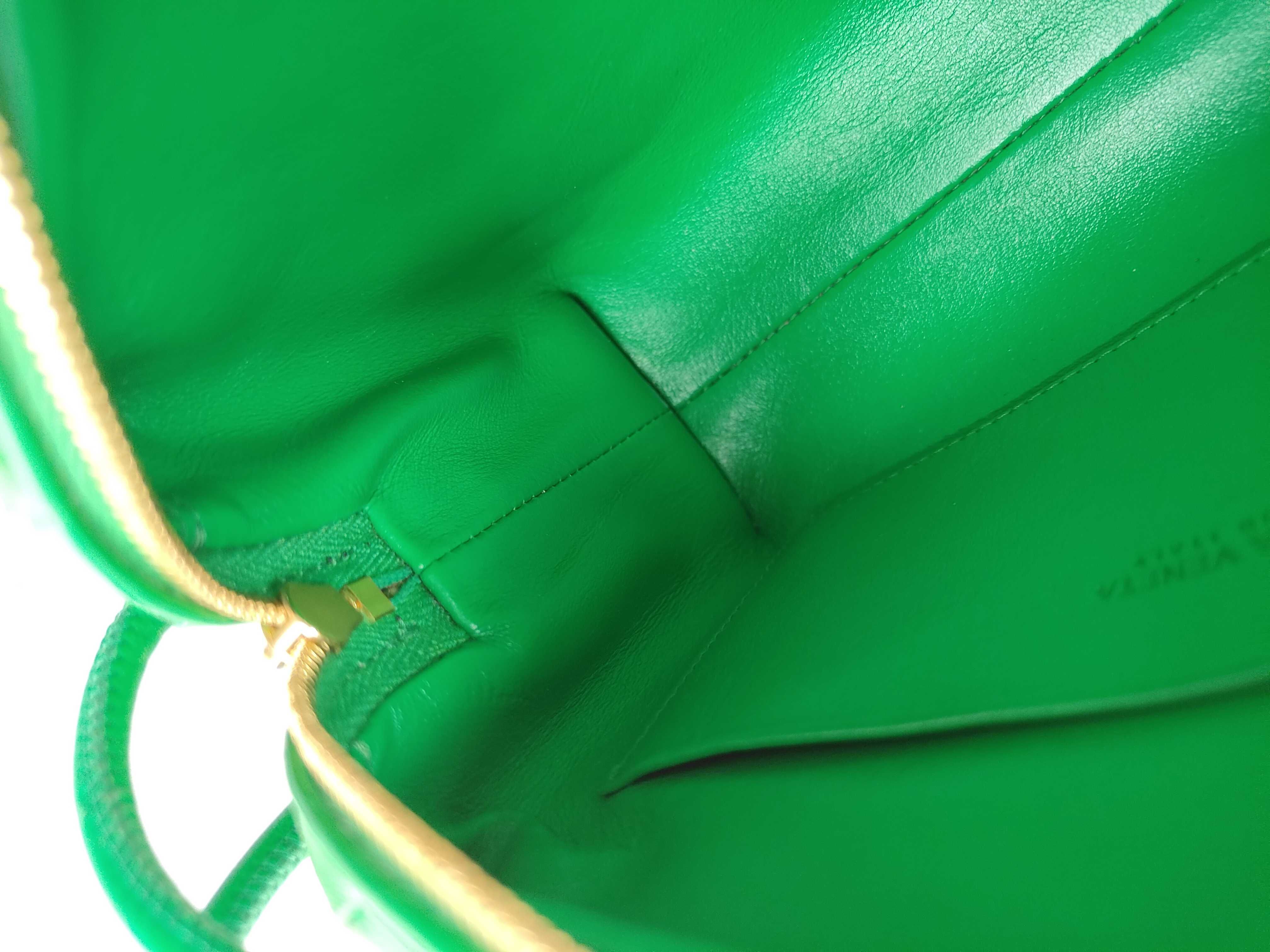 Intrecciato Mini Loop Leather Shoulder Bag Green Pouch — view 12