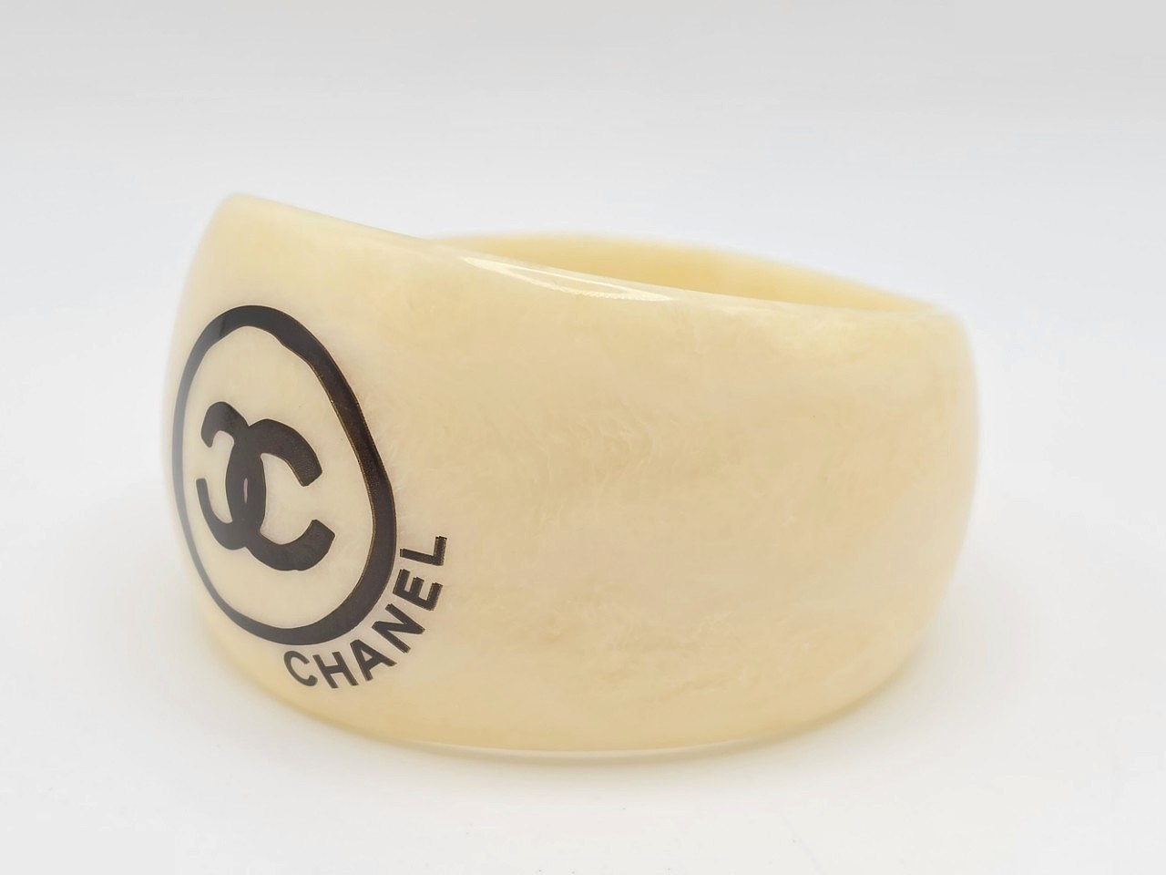 bangle, wrist circumference approximately 20.5 cm — view 2