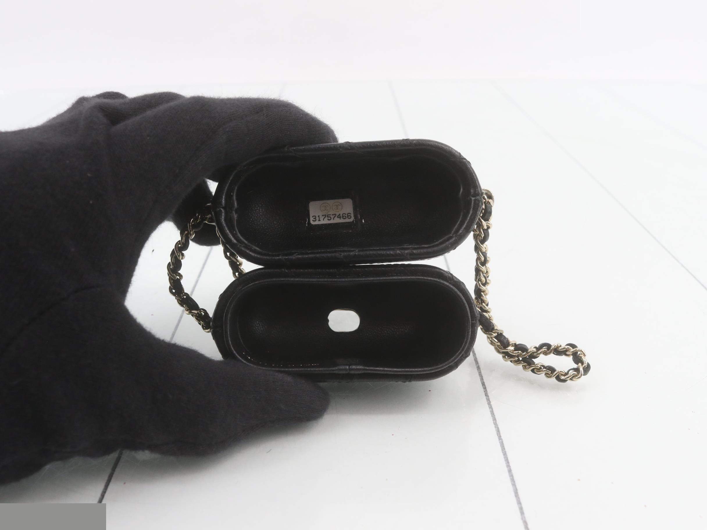 Matelassé AirPods Case, Leather — view 4