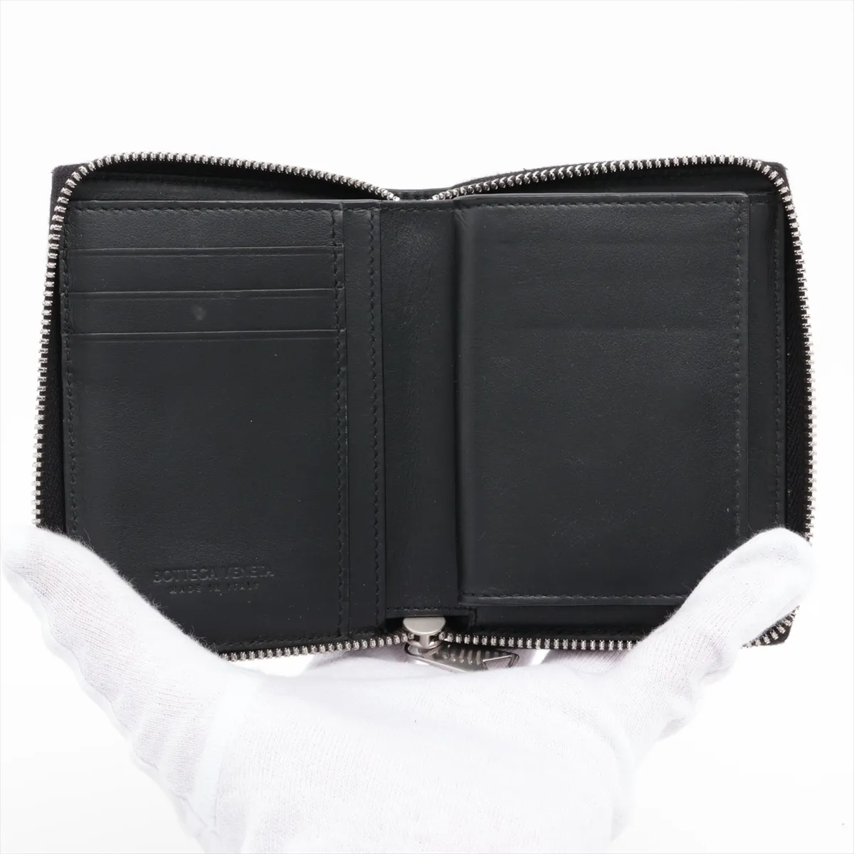 Maxi Intrecciato Cassette Leather Compact Wallet Black — view 3
