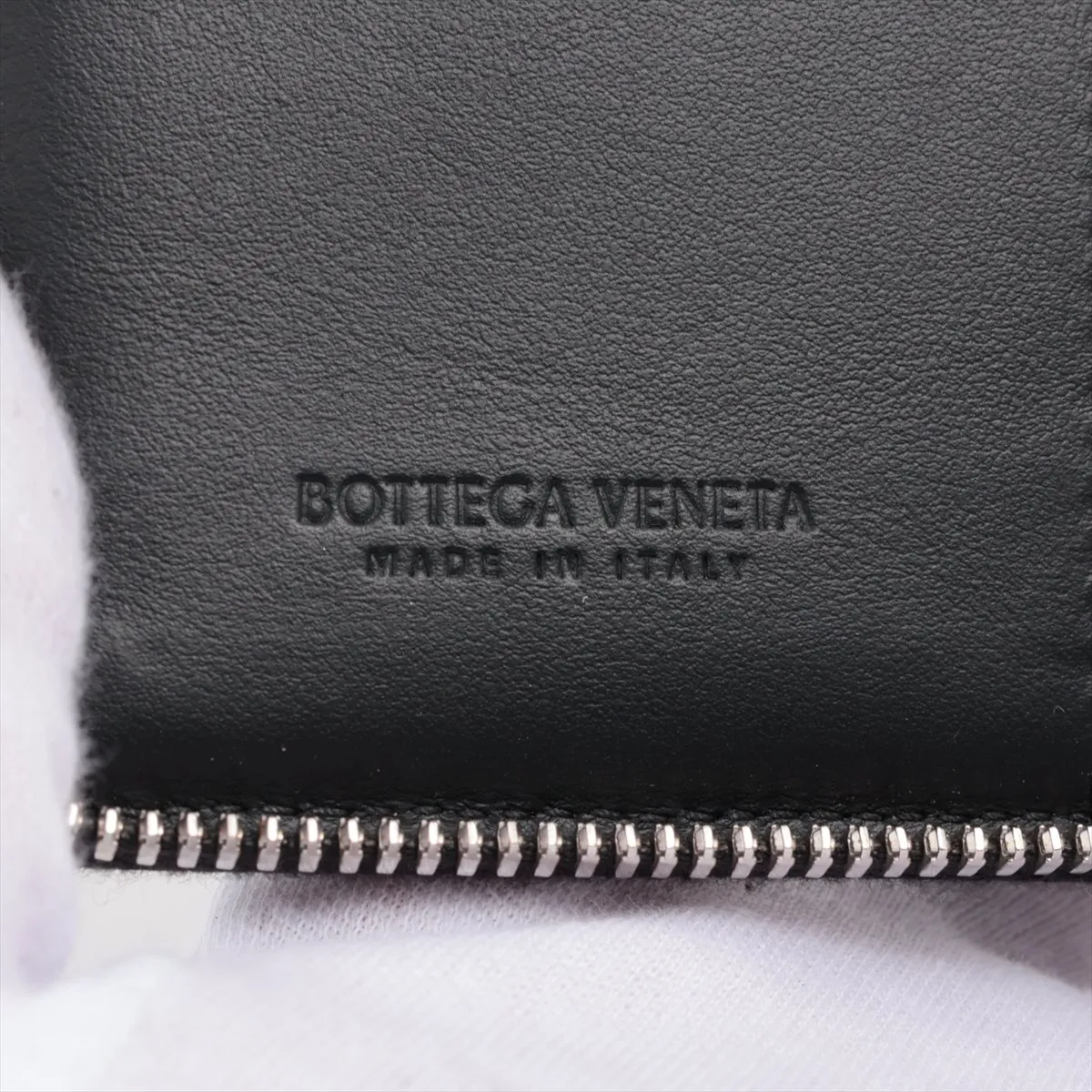 Maxi Intrecciato Cassette Leather Compact Wallet Black — view 6