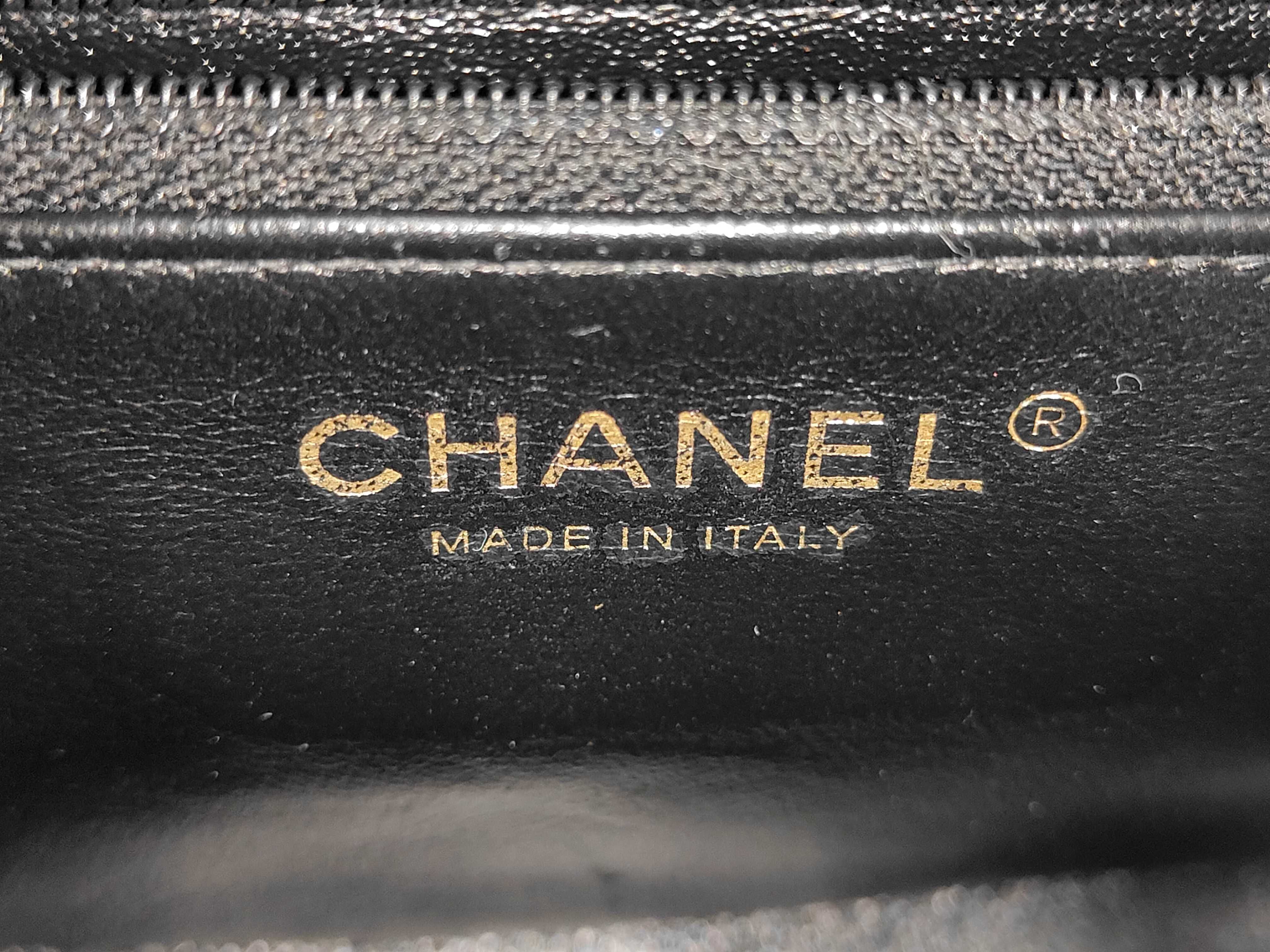 Matelassé Grained Calfskin Black Gold Shoulder Bag — view 9