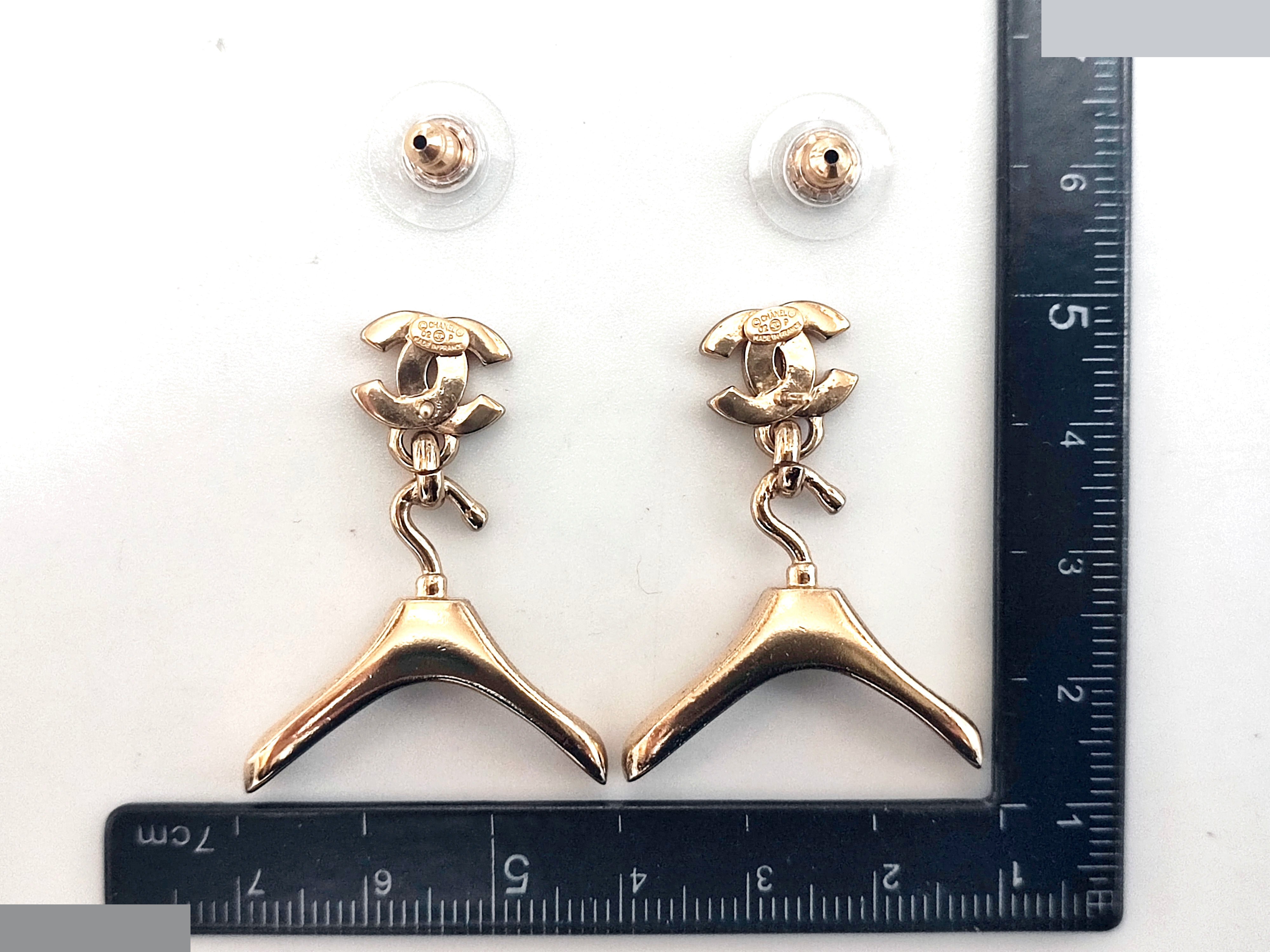 Coco Mark Hanger Swing Earrings 02P — view 3