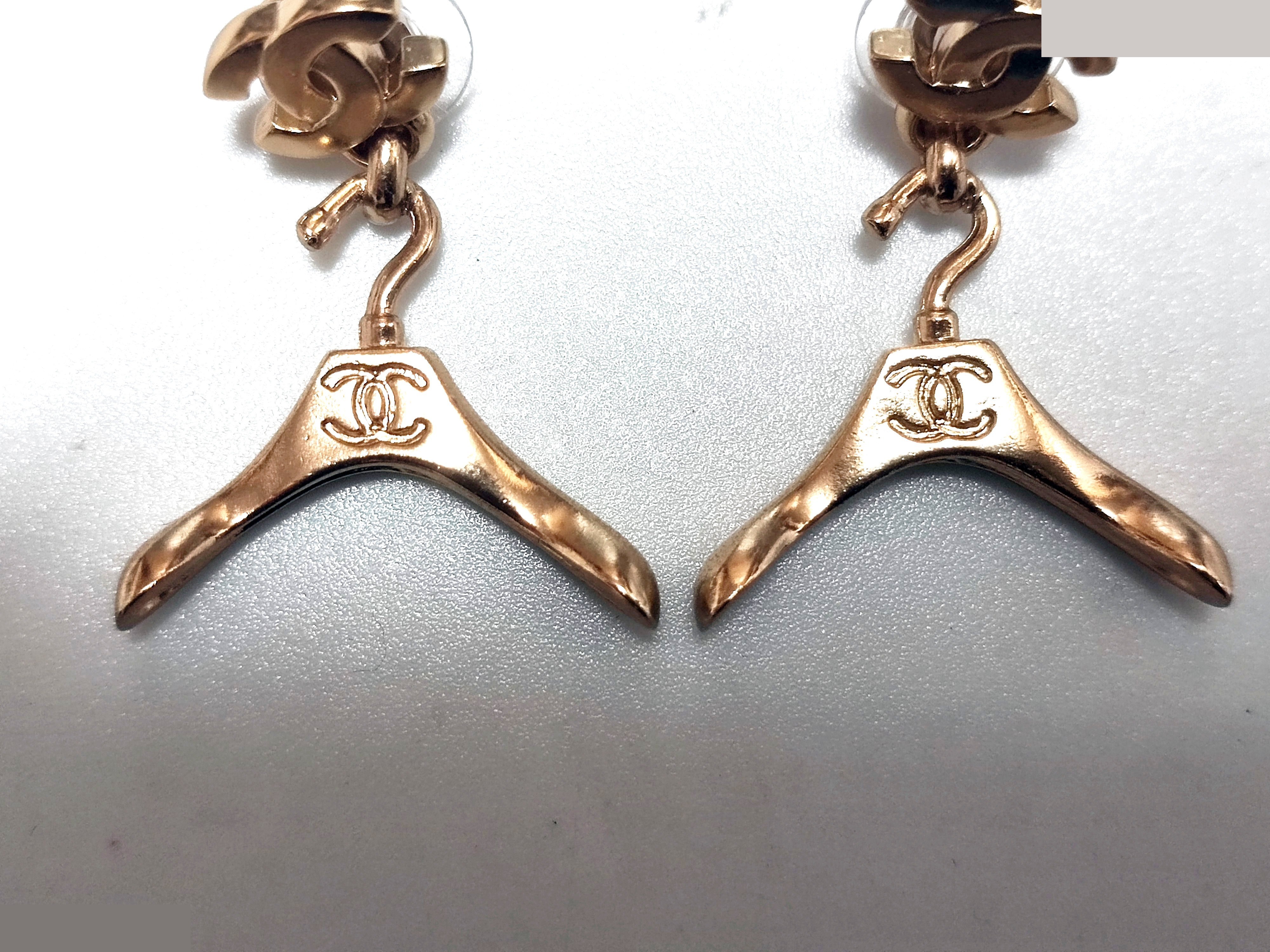 Coco Mark Hanger Swing Earrings 02P — view 5