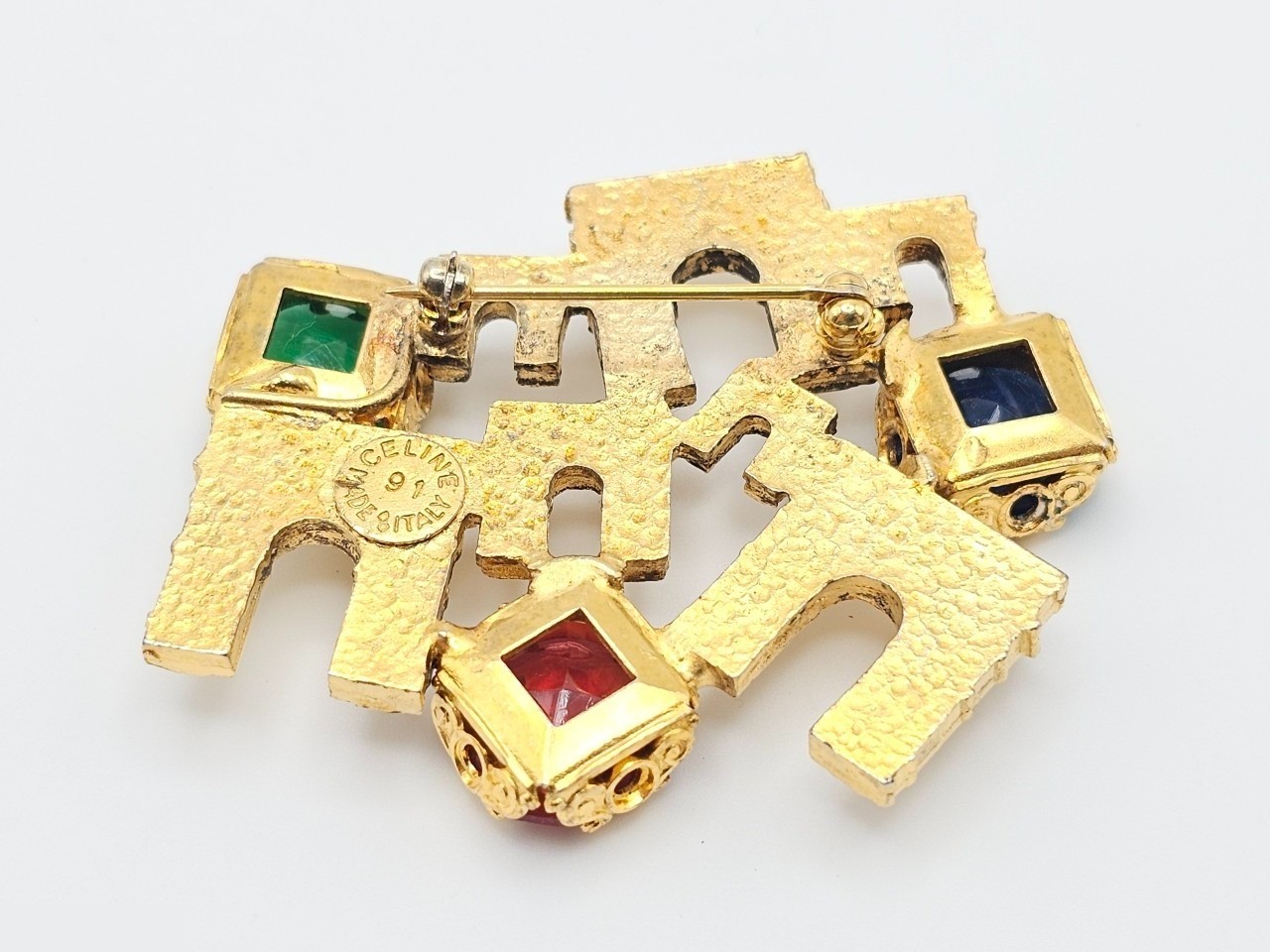 brooch — view 4
