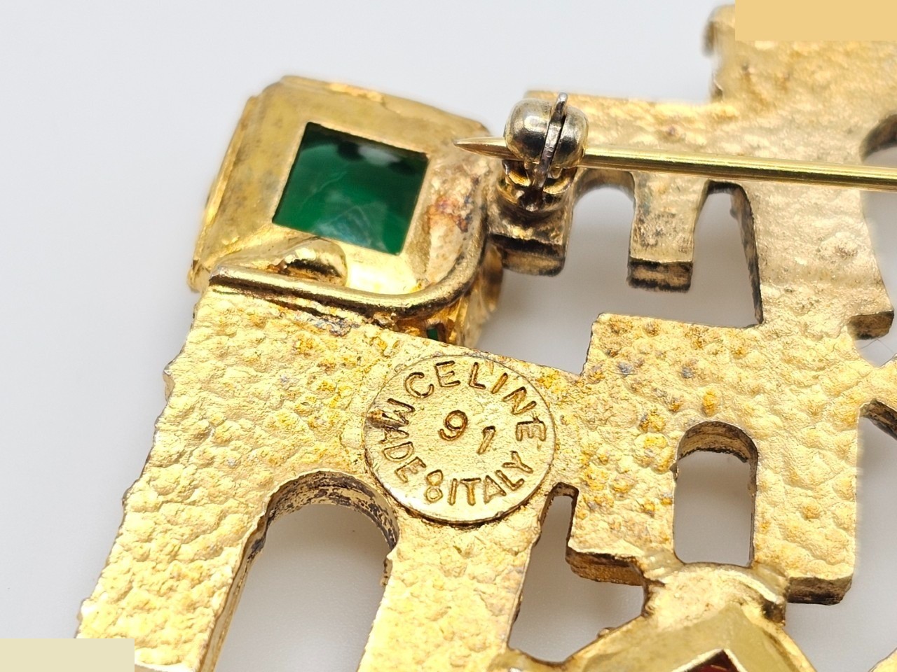 brooch — view 5