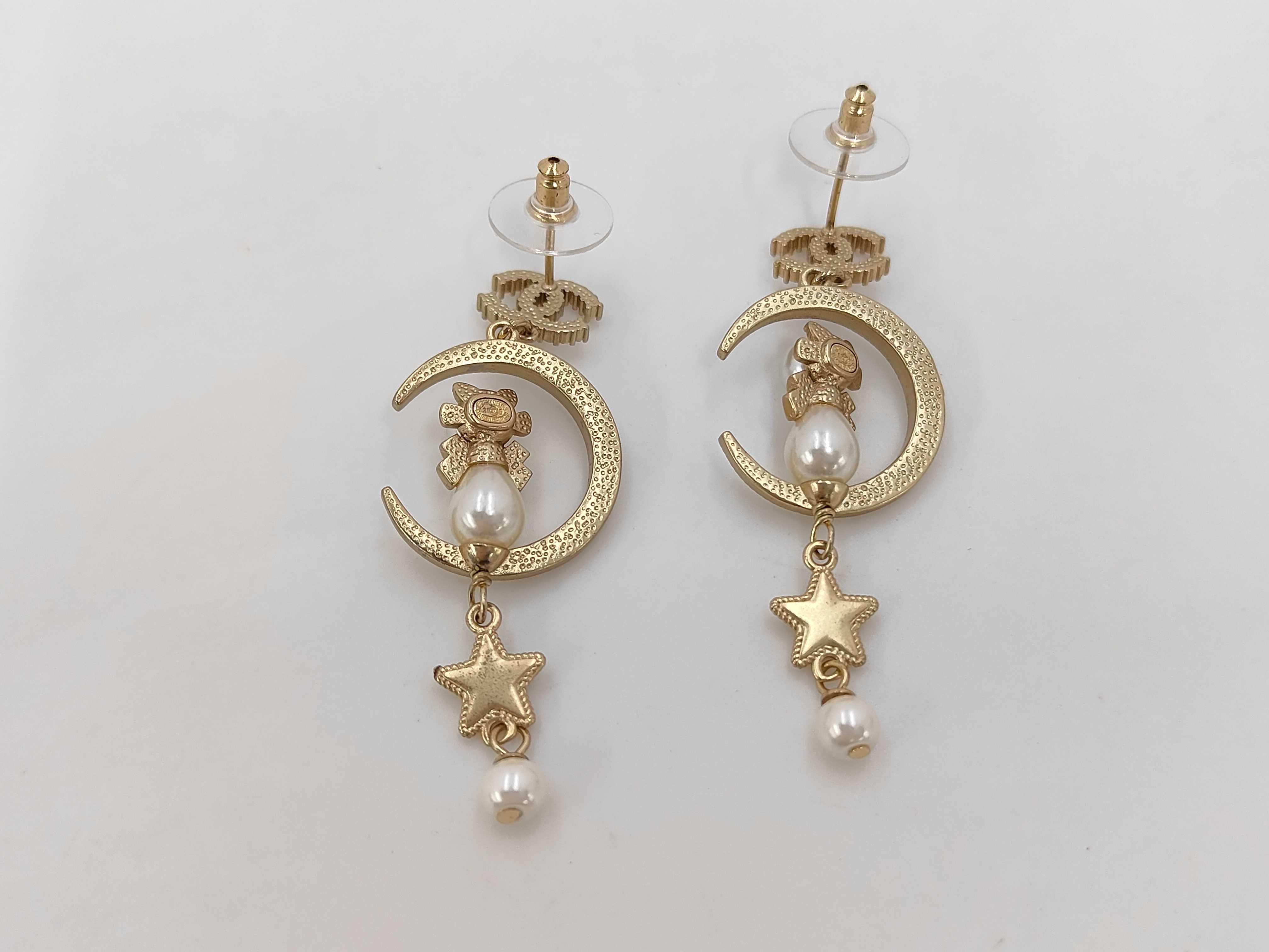 A21B Coco Mark Pearl Star Earrings — view 2
