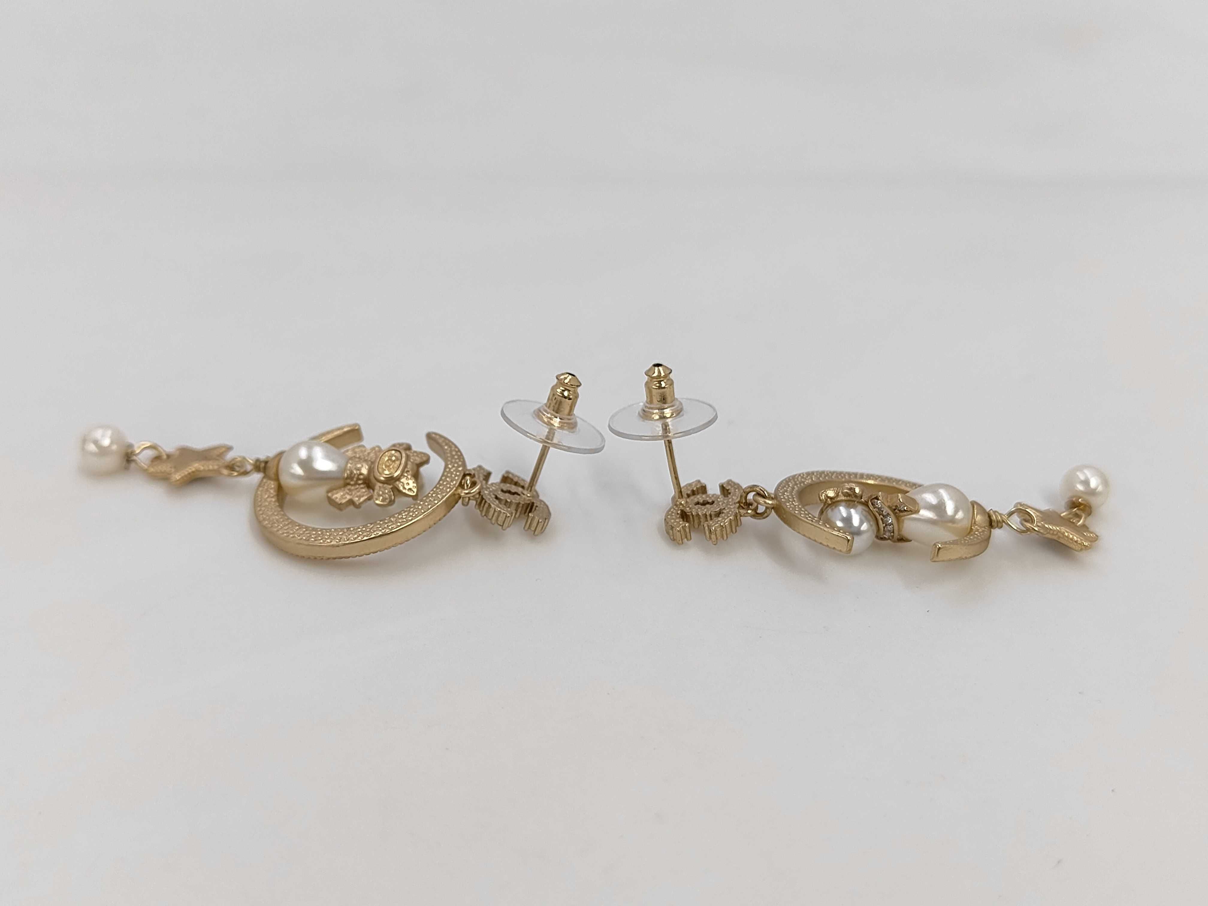 A21B Coco Mark Pearl Star Earrings — view 3