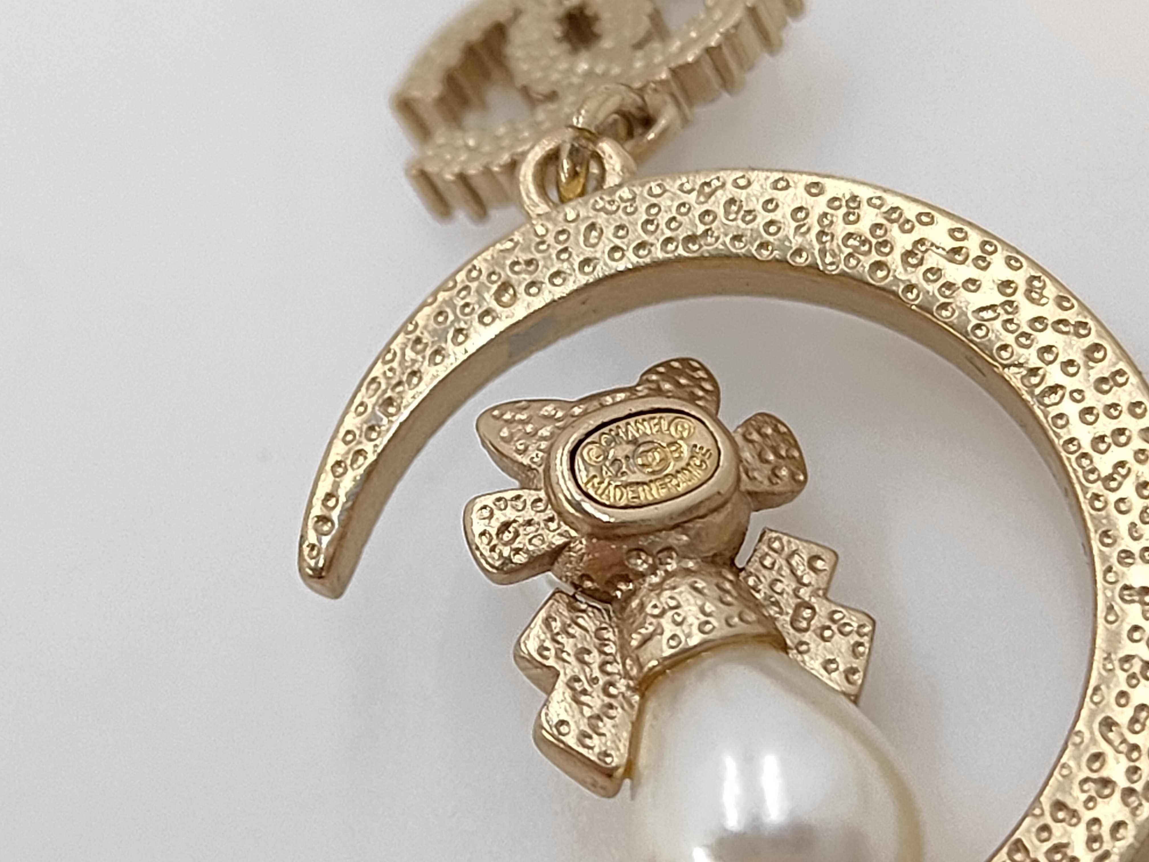 A21B Coco Mark Pearl Star Earrings — view 4