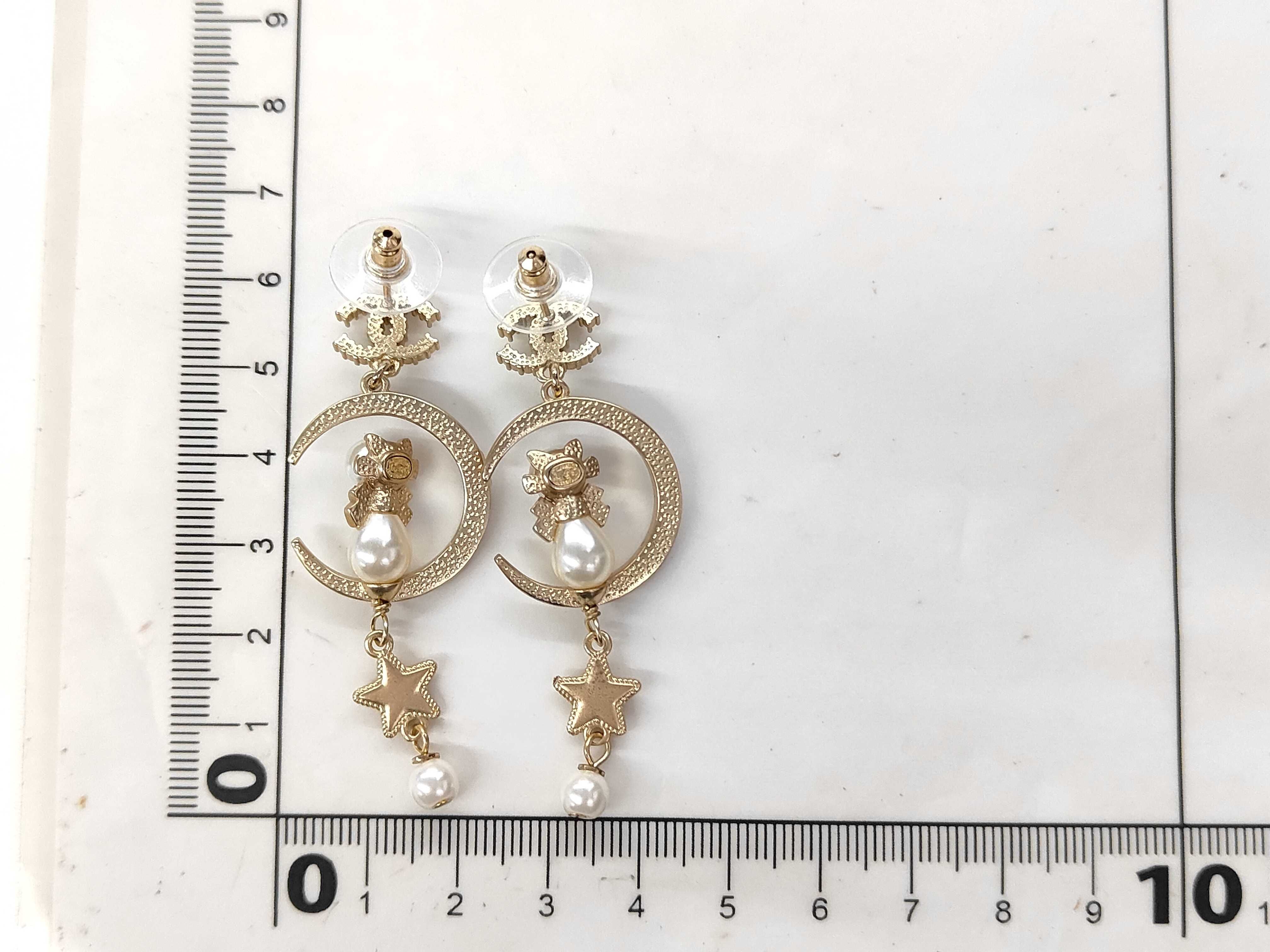A21B Coco Mark Pearl Star Earrings — view 7
