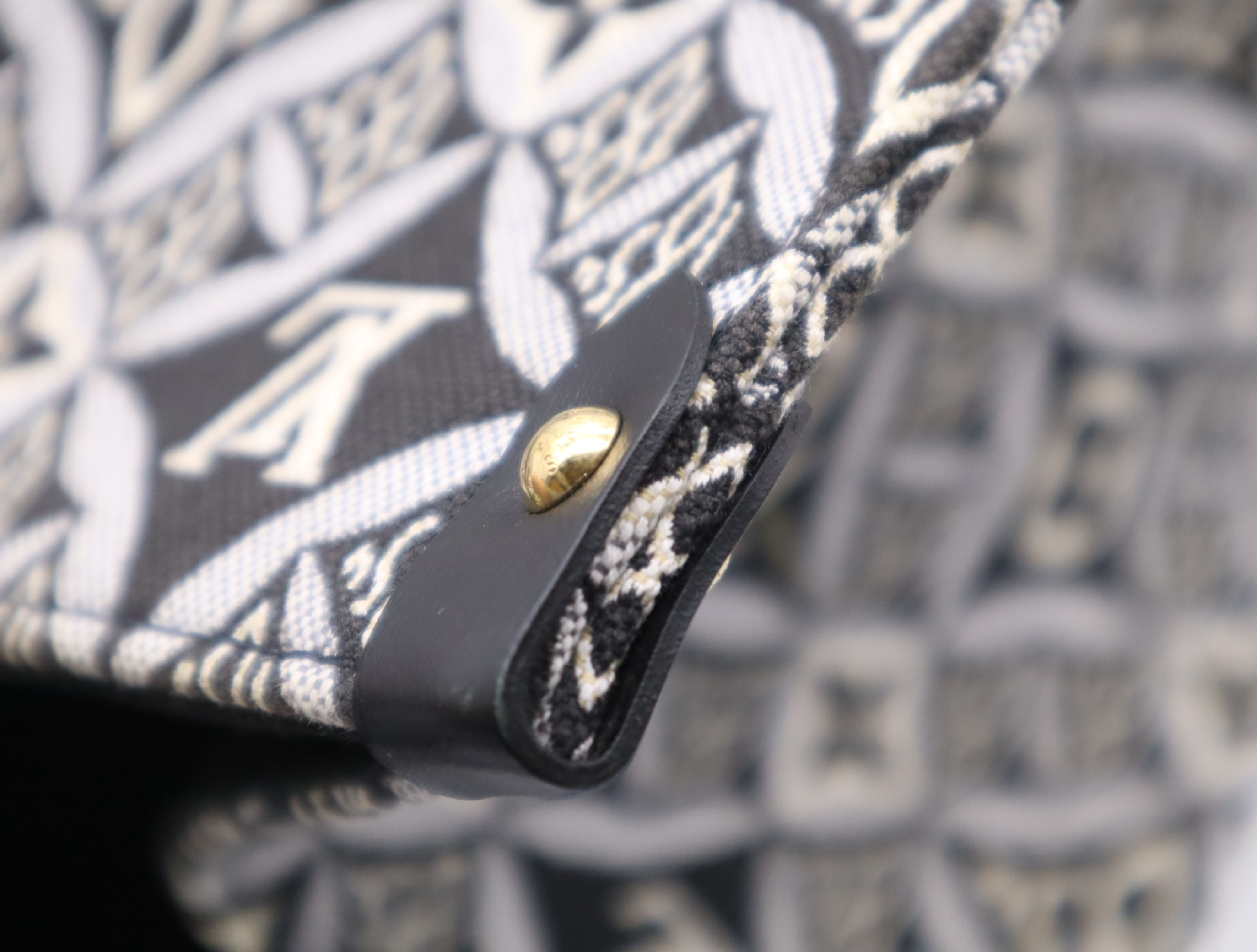 M57207 Monogram Jacquard OnTheGo GM SINCE 1854 Tote Bag — view 11