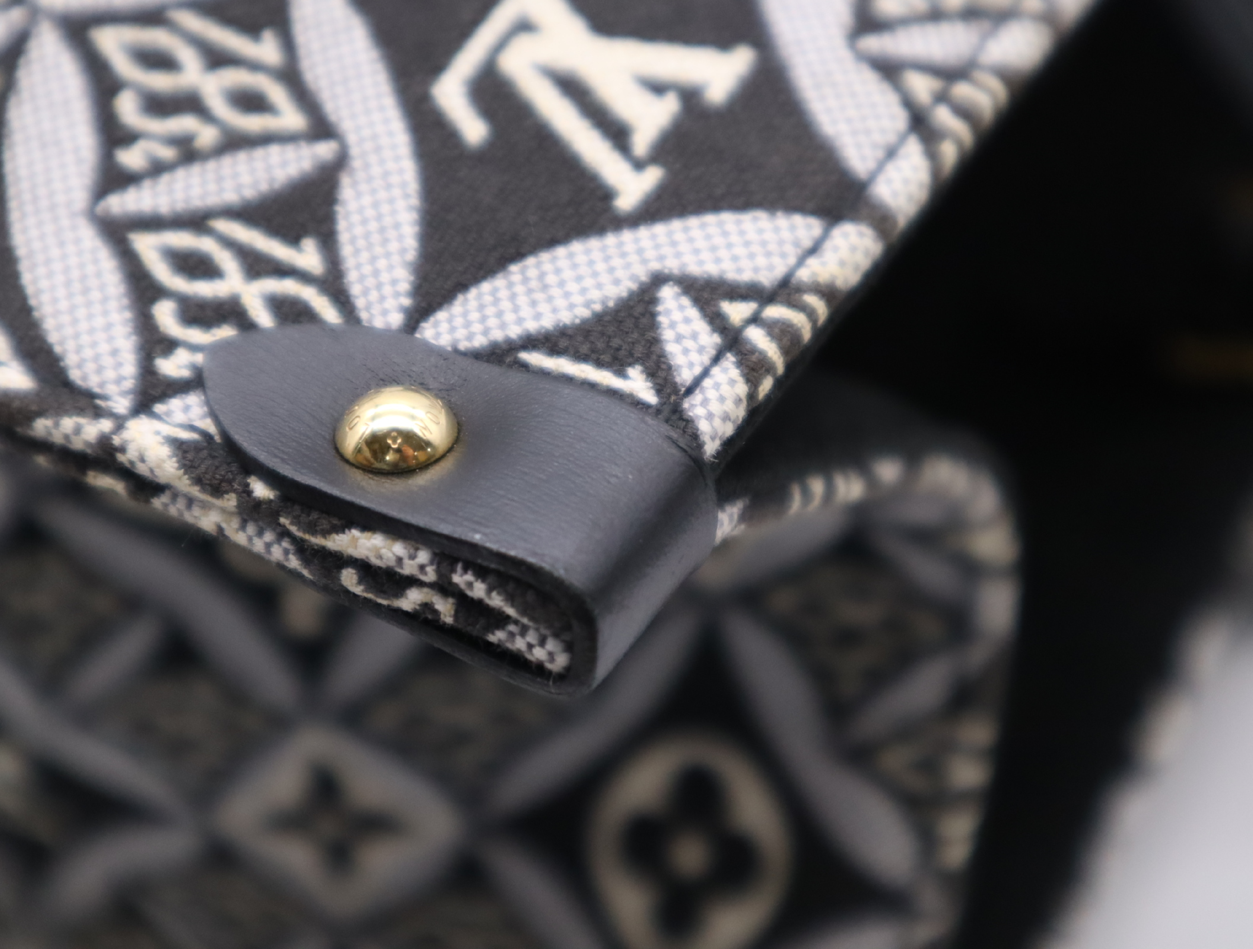 M57207 Monogram Jacquard OnTheGo GM SINCE 1854 Tote Bag — view 8