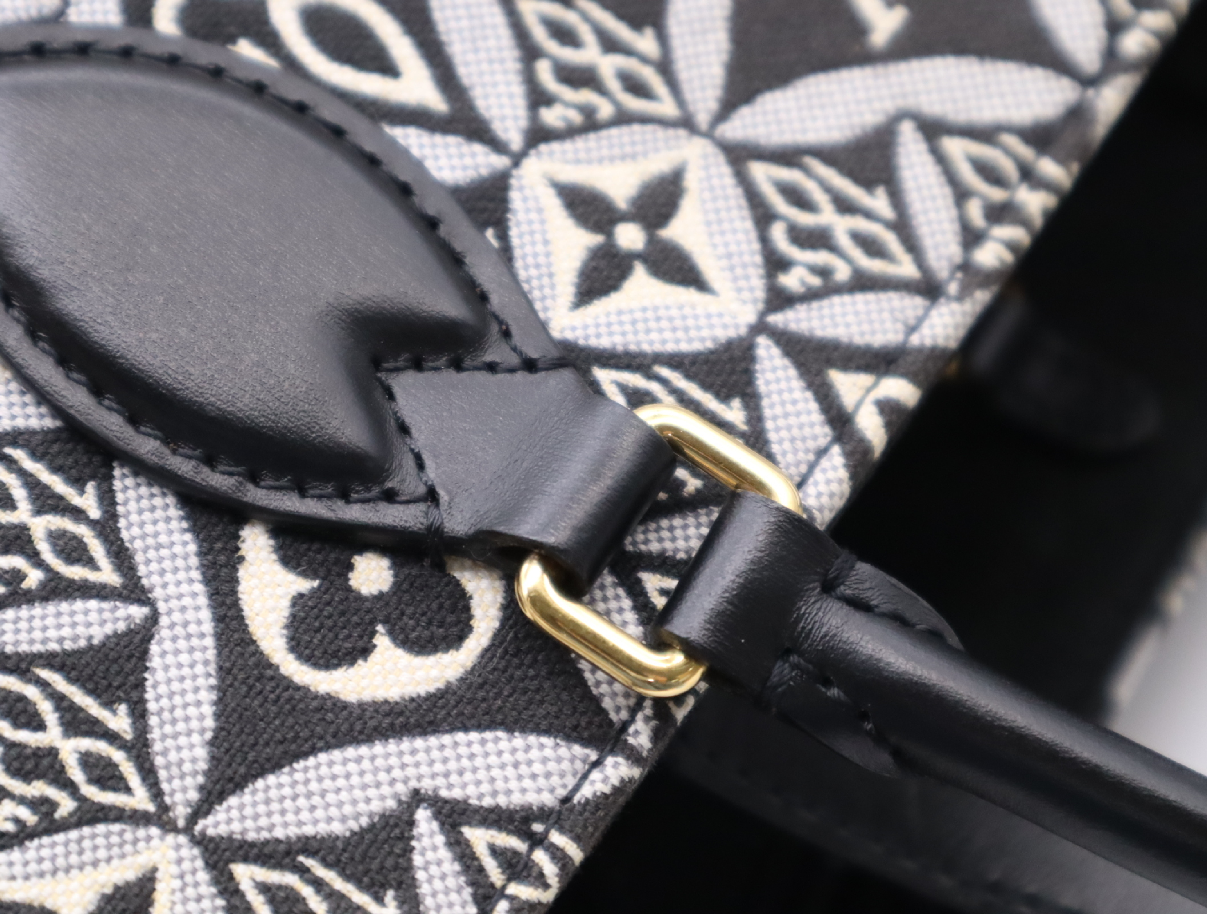 M57207 Monogram Jacquard OnTheGo GM SINCE 1854 Tote Bag — view 9