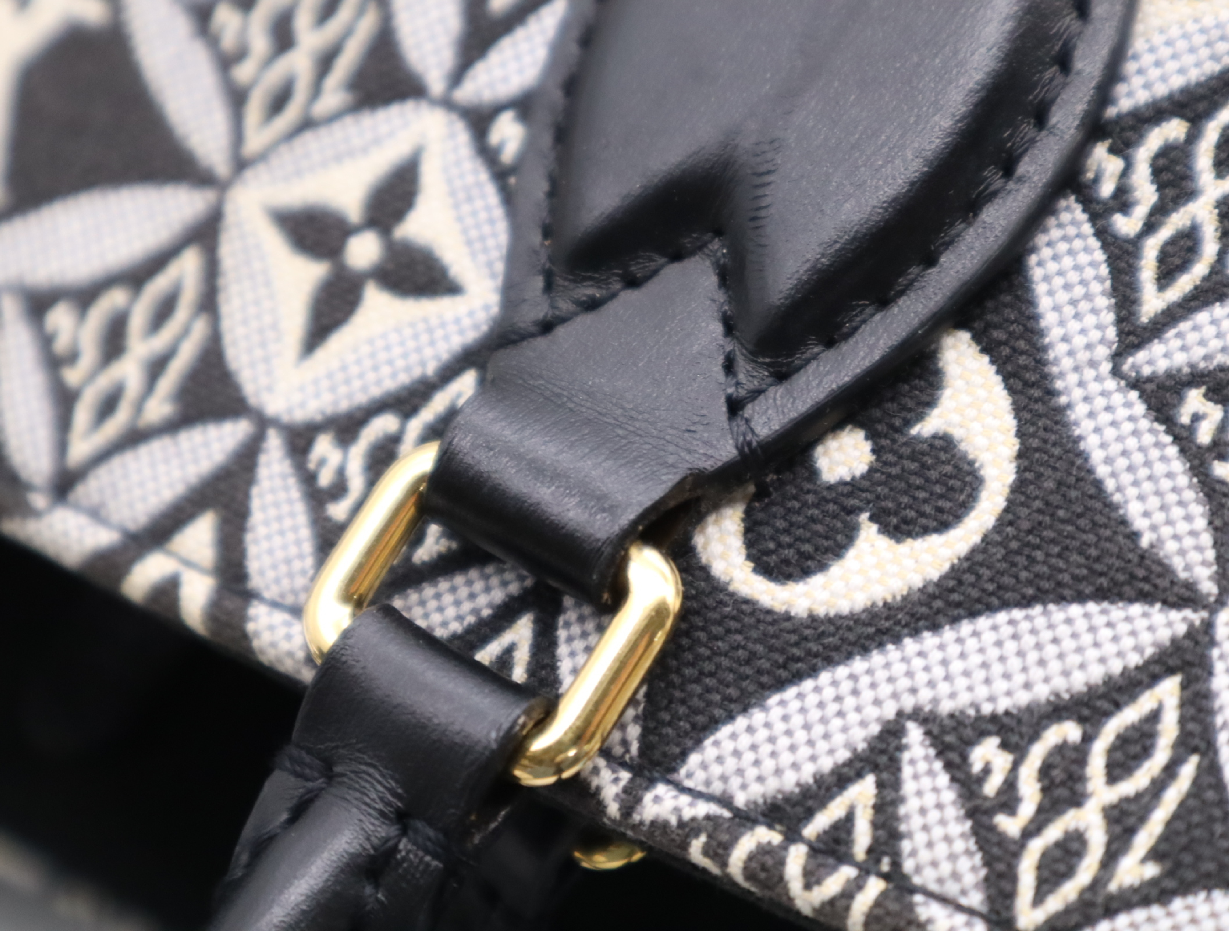 M57207 Monogram Jacquard OnTheGo GM SINCE 1854 Tote Bag — view 10