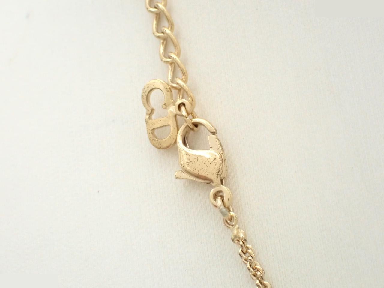 Other lines: Precious metals, necklaces, pendants, chains approximately 45cm long. — view 2