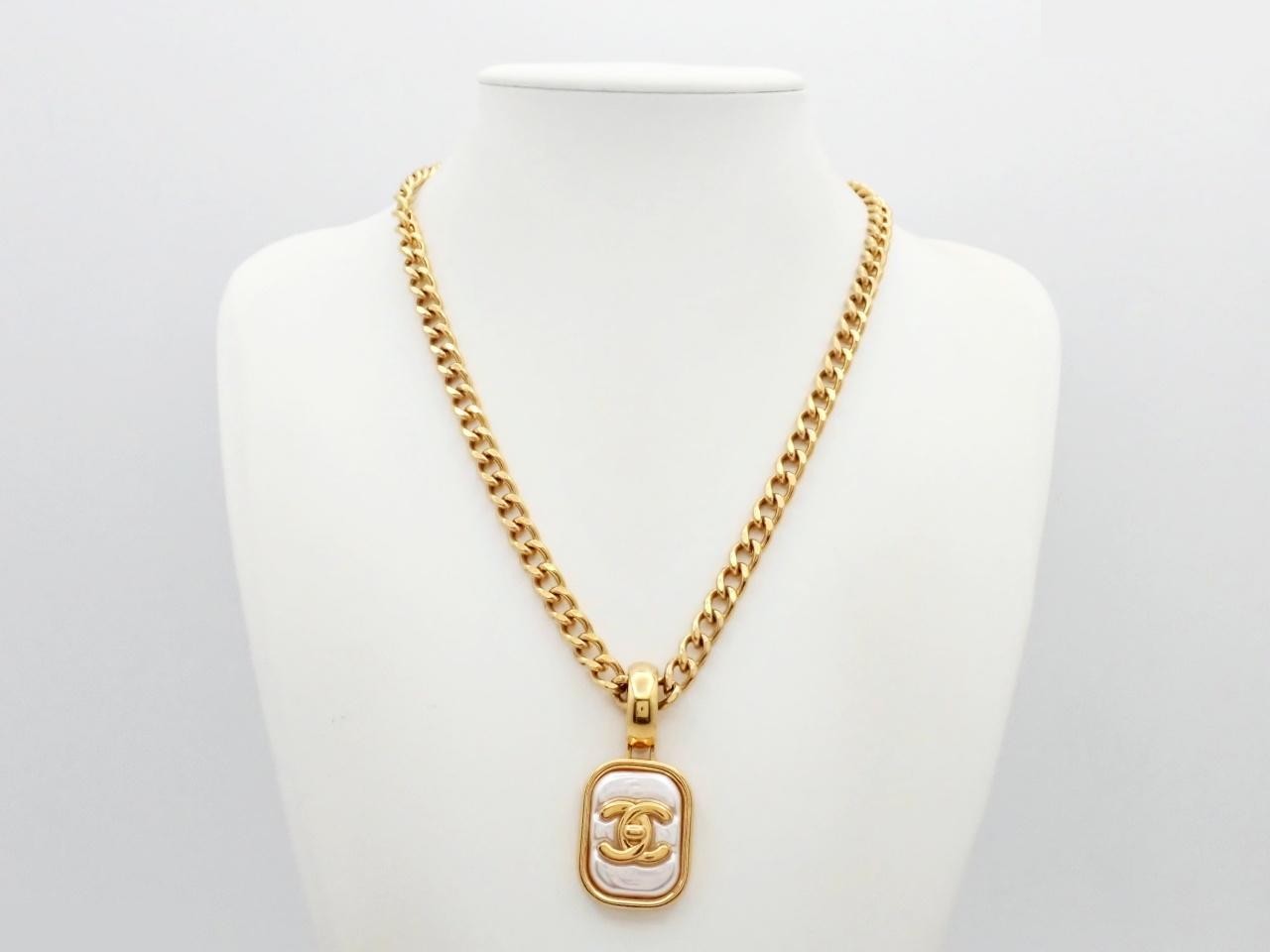 Double turn lock necklace, chain approximately 52cm — view 3