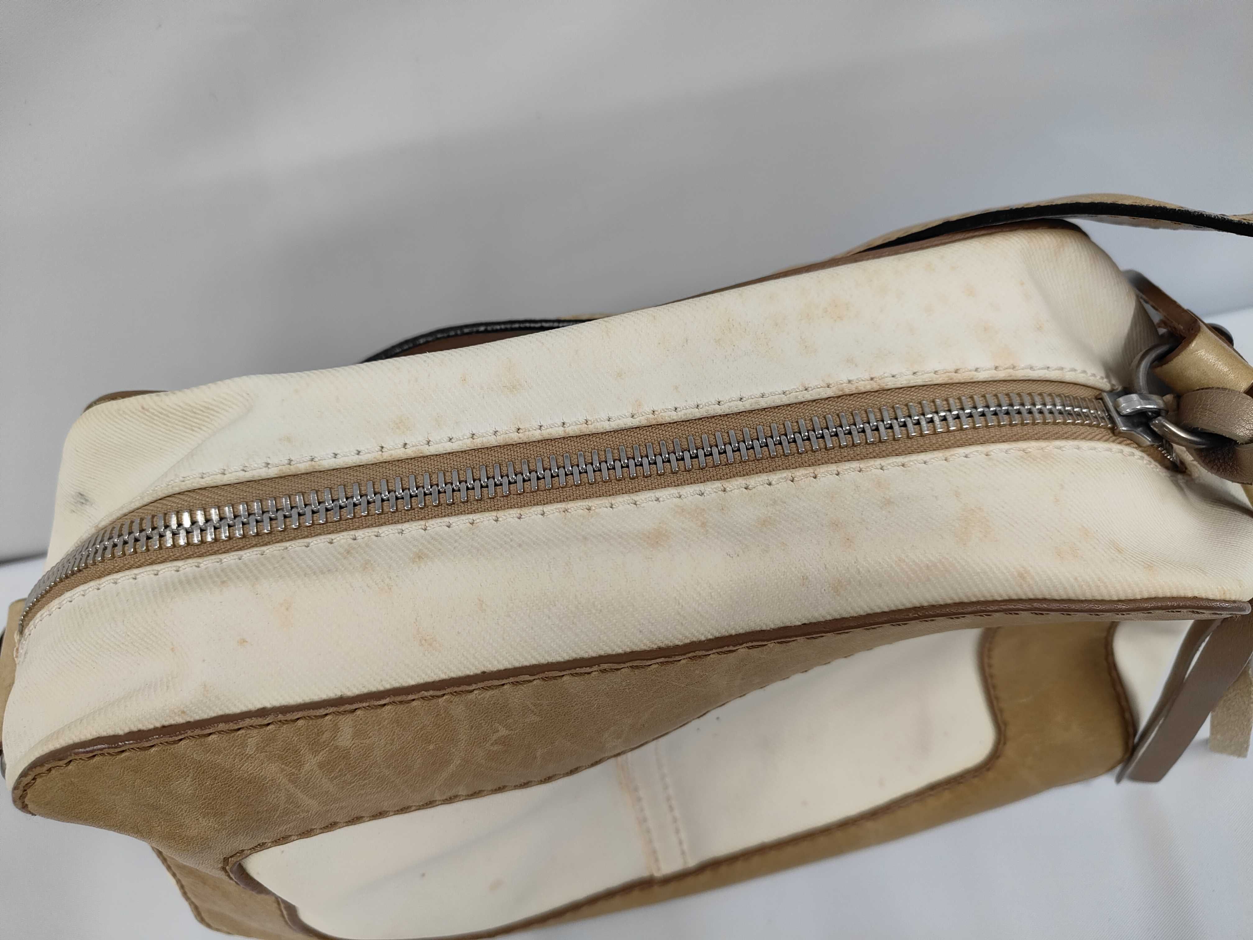 logo embossed leather shoulder bag — view 3