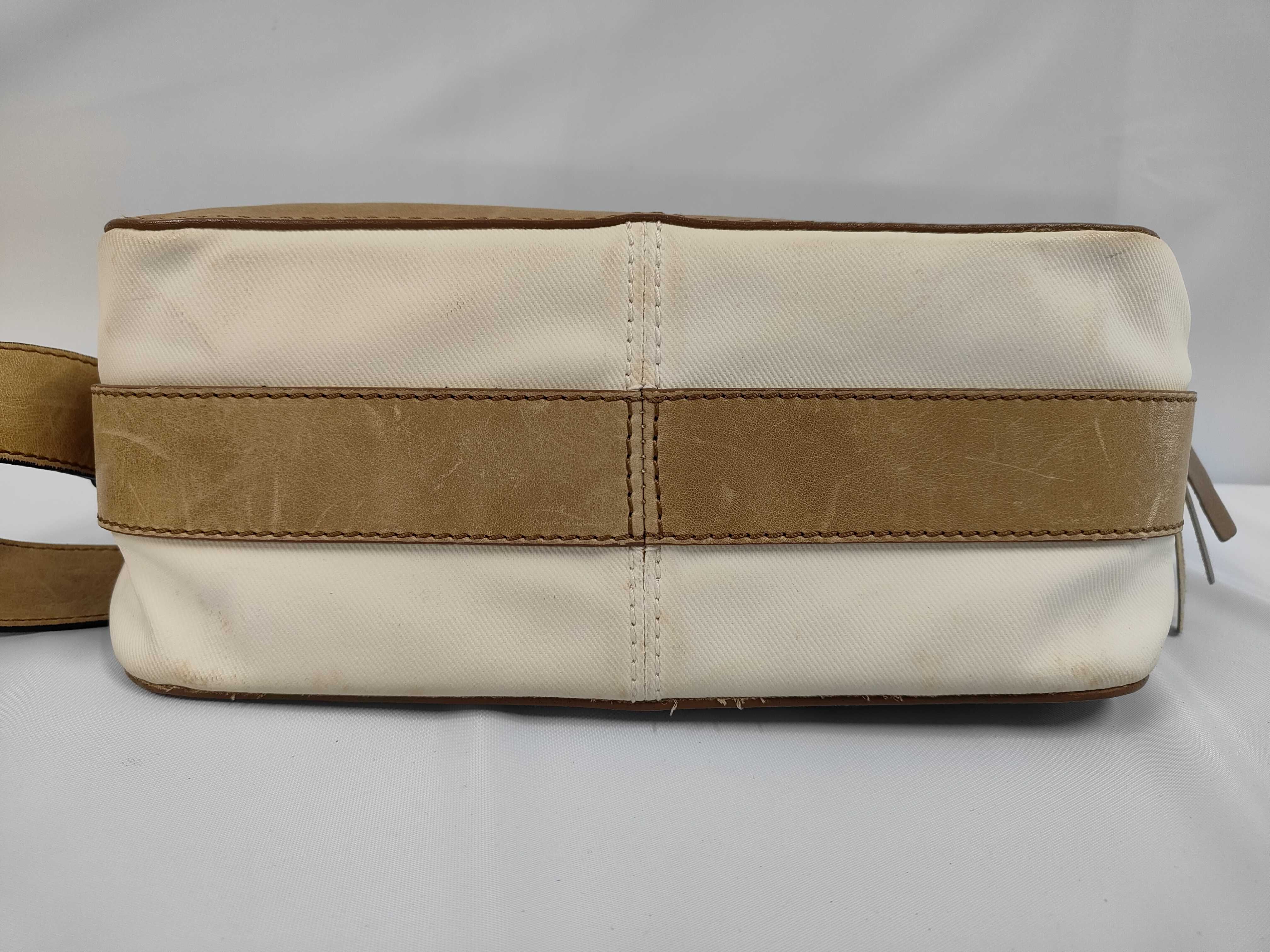 logo embossed leather shoulder bag — view 4