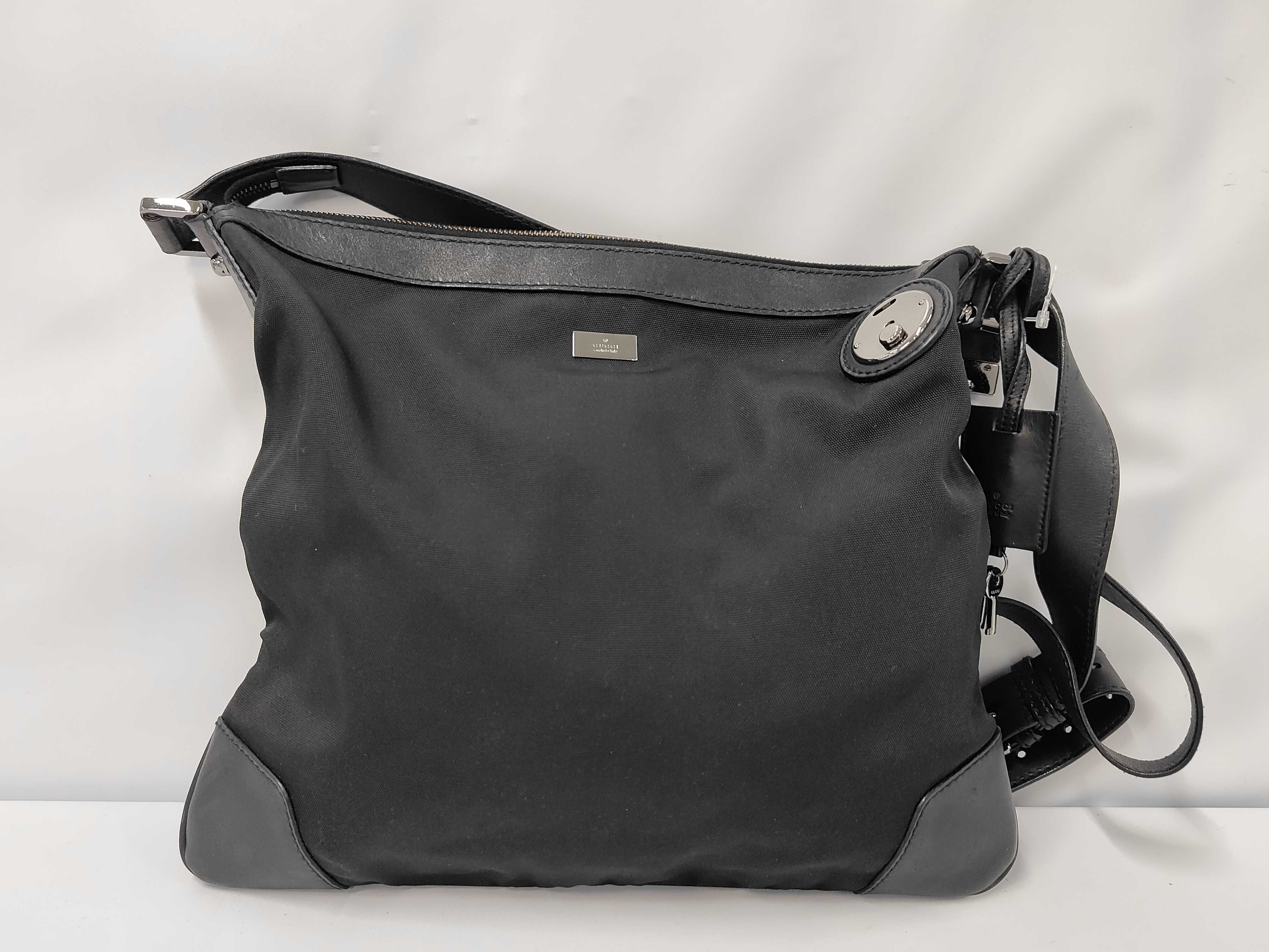 logo plate shoulder bag, nylon x leather, black, 148476.