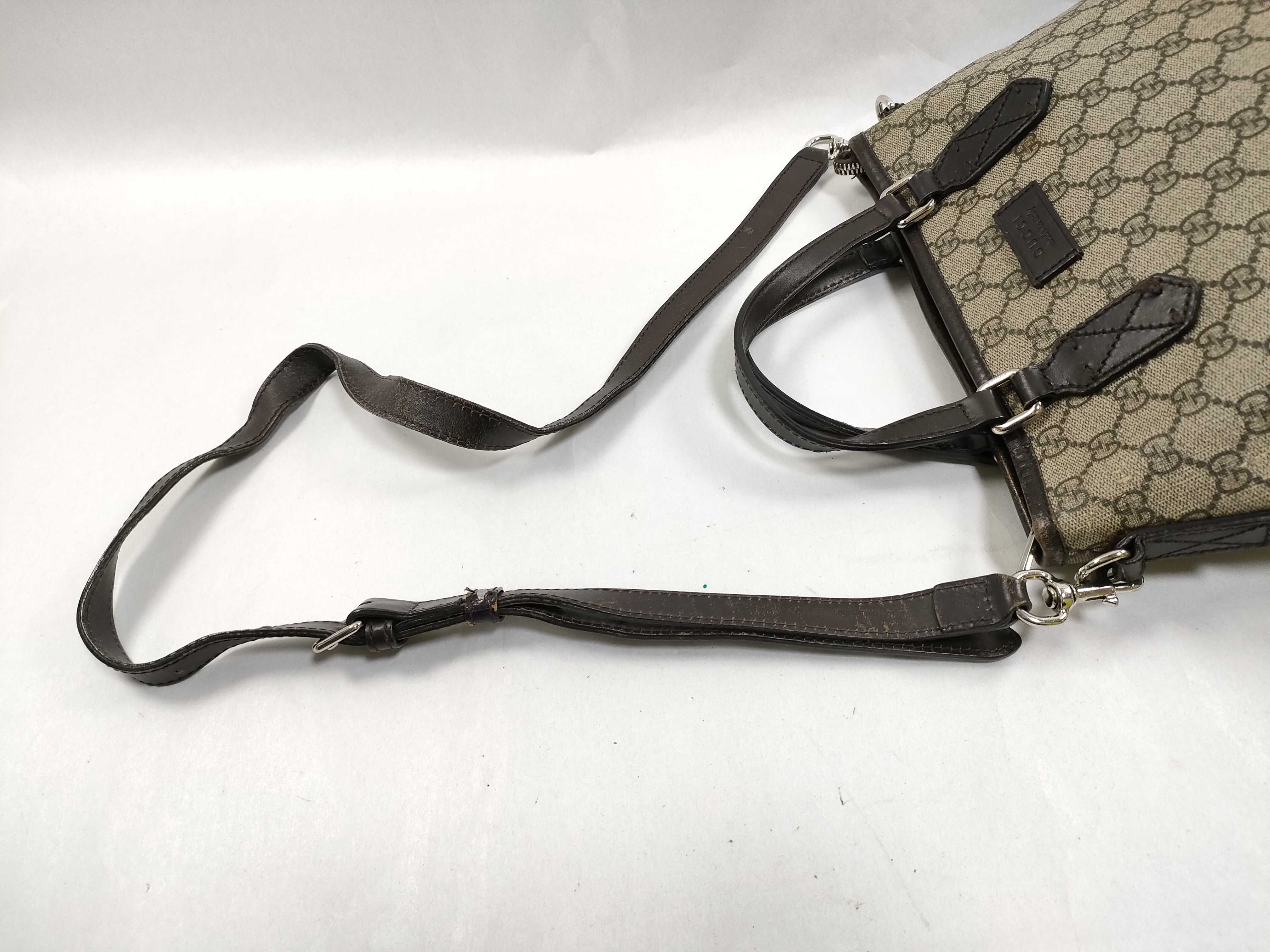 GG Supreme 2-Way Bag Handbag — view 3