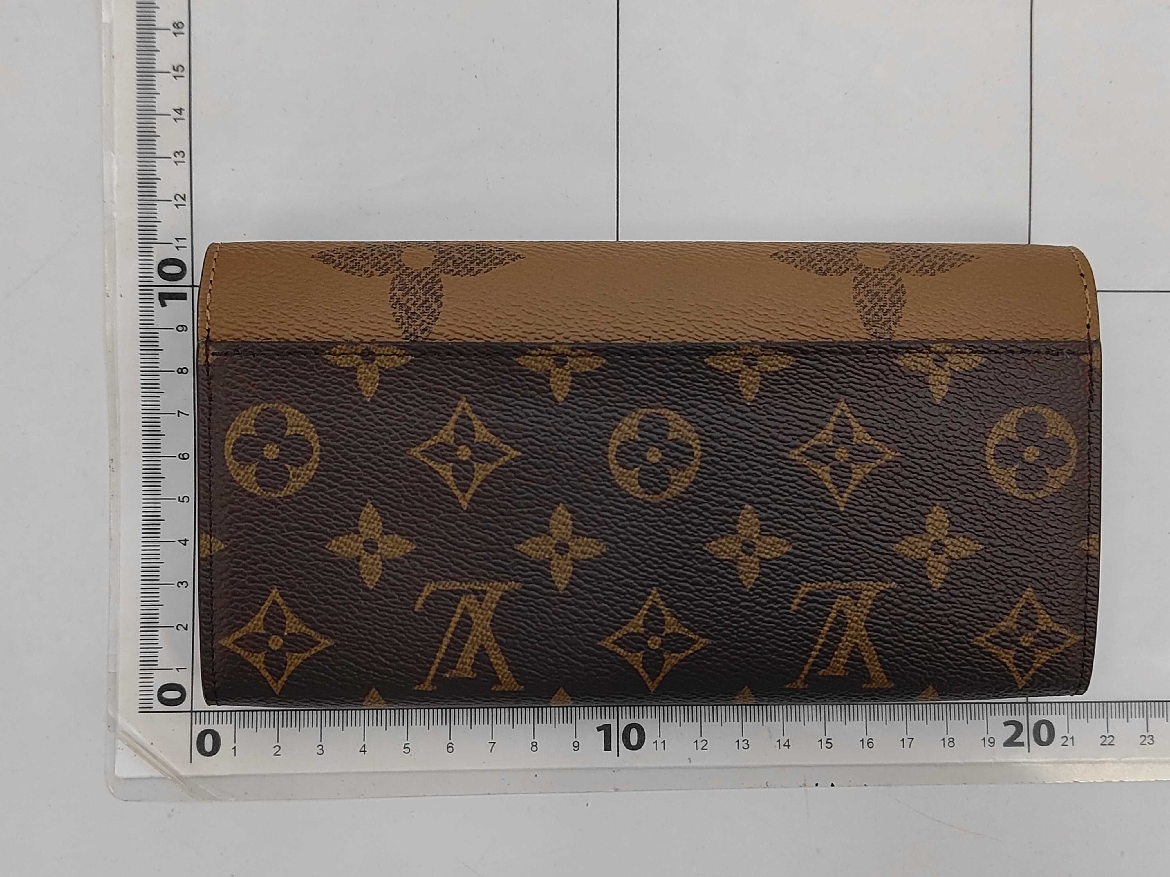 LV Portefeuille Sarah M80726 Wallet — view 2