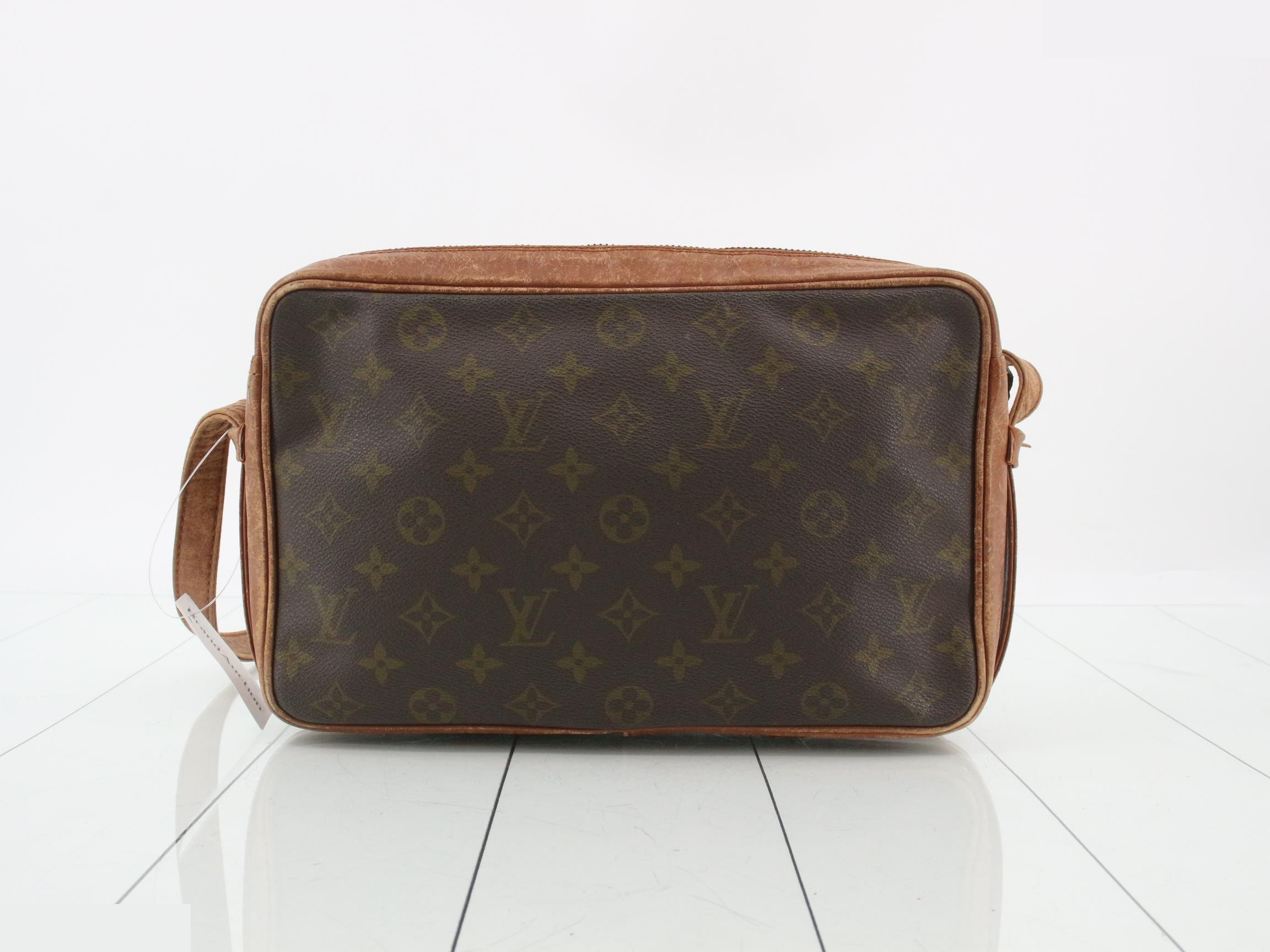 Monogram Sac Bandoulière 30 Shoulder Bag — view 2