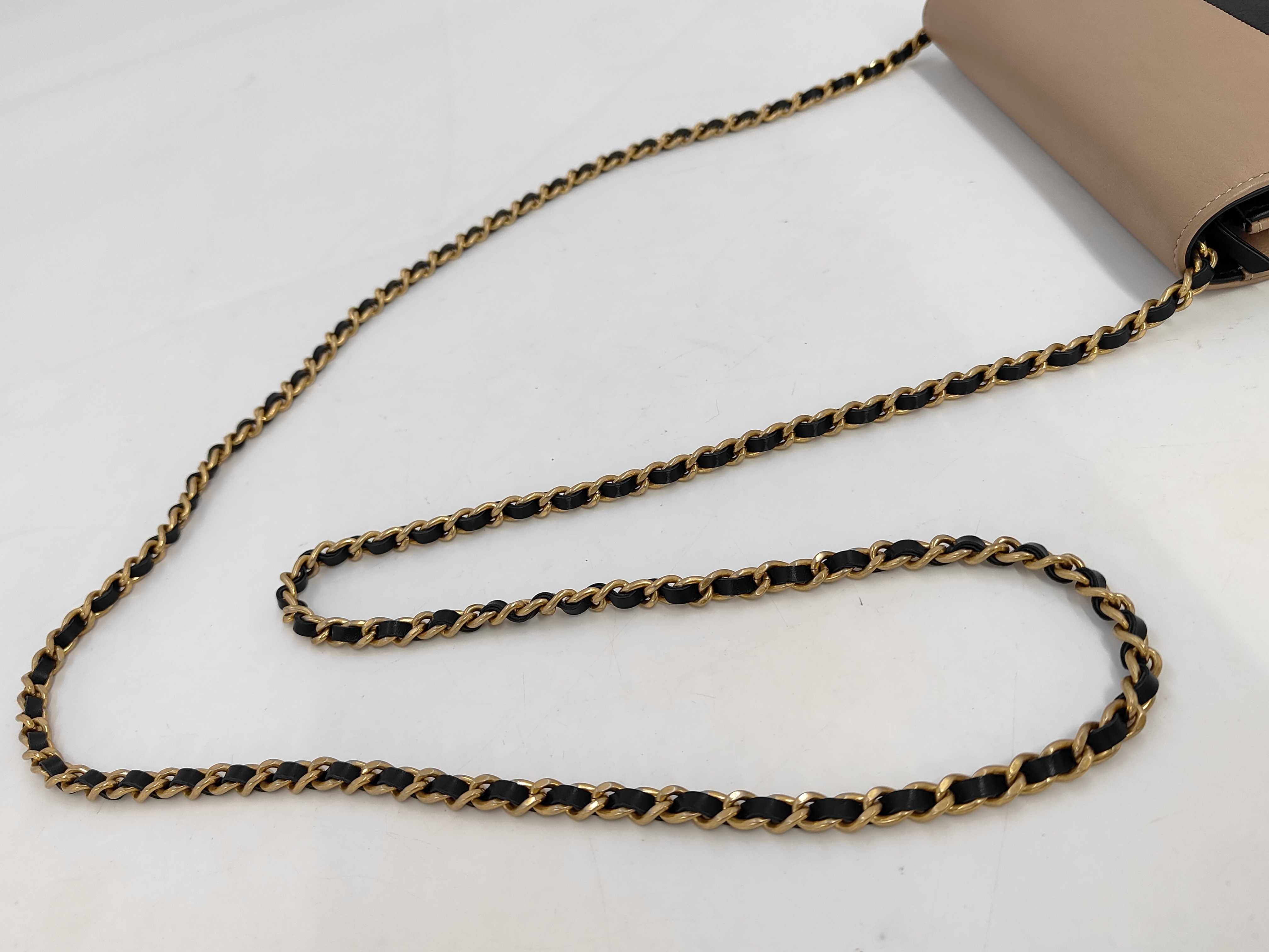 Mini Matelassé Chain Clutch, Black x Beige, Lambskin, Gold Hardware, AP3560, Shoulder Bag — view 3