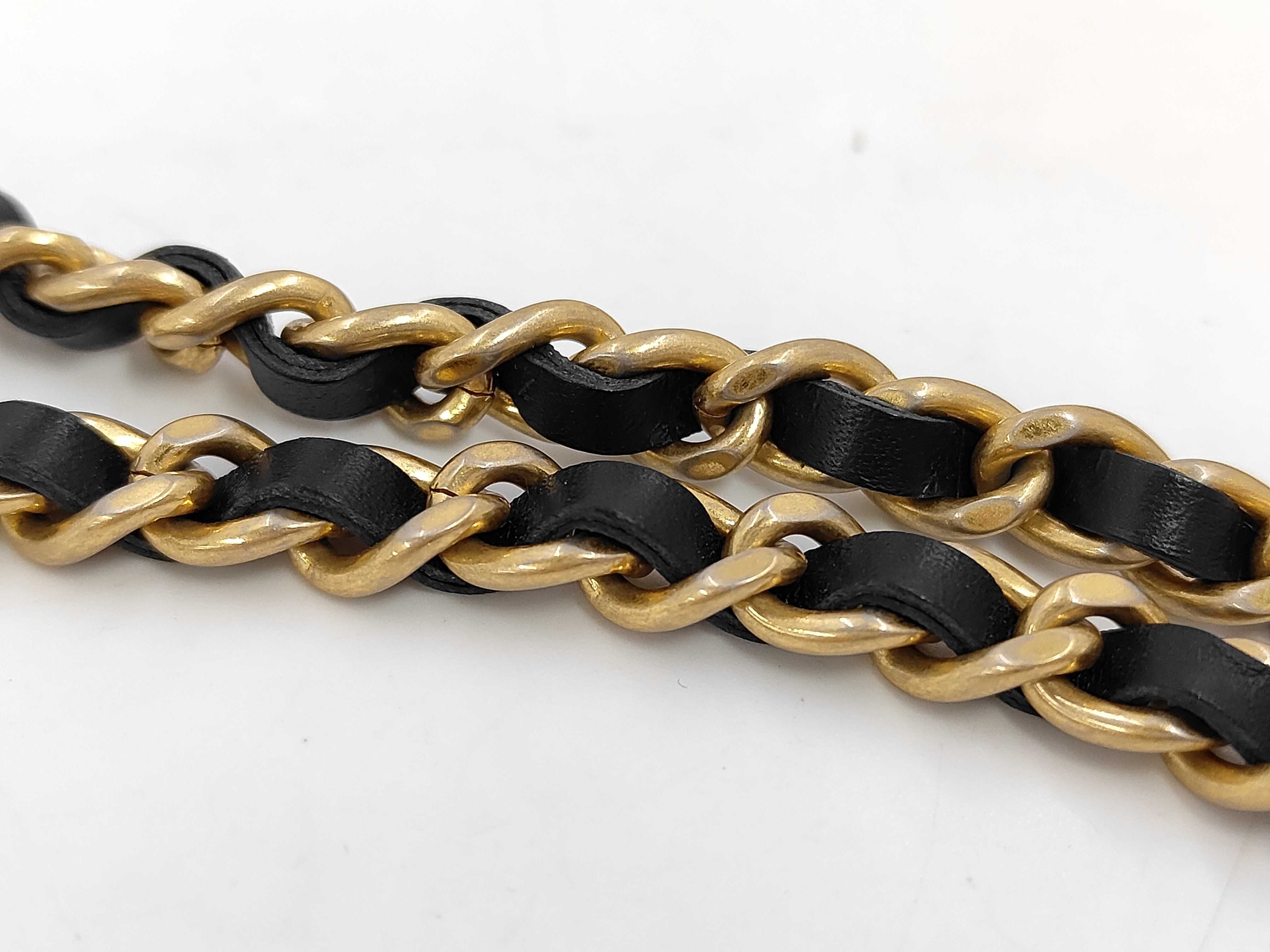 Mini Matelassé Chain Clutch, Black x Beige, Lambskin, Gold Hardware, AP3560, Shoulder Bag — view 4
