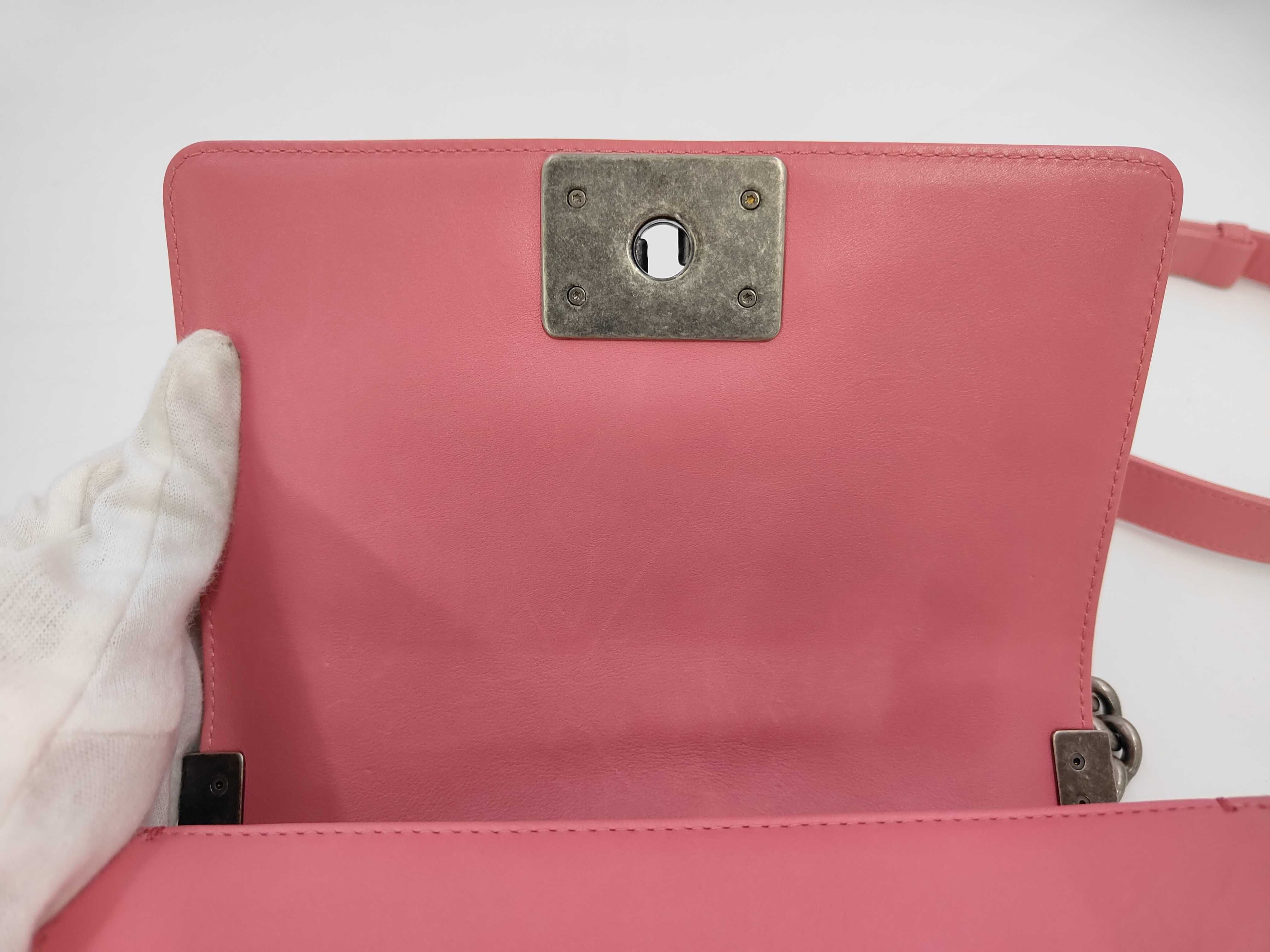 Boy Chanel Lambskin V-Stitch Shoulder Bag — view 8