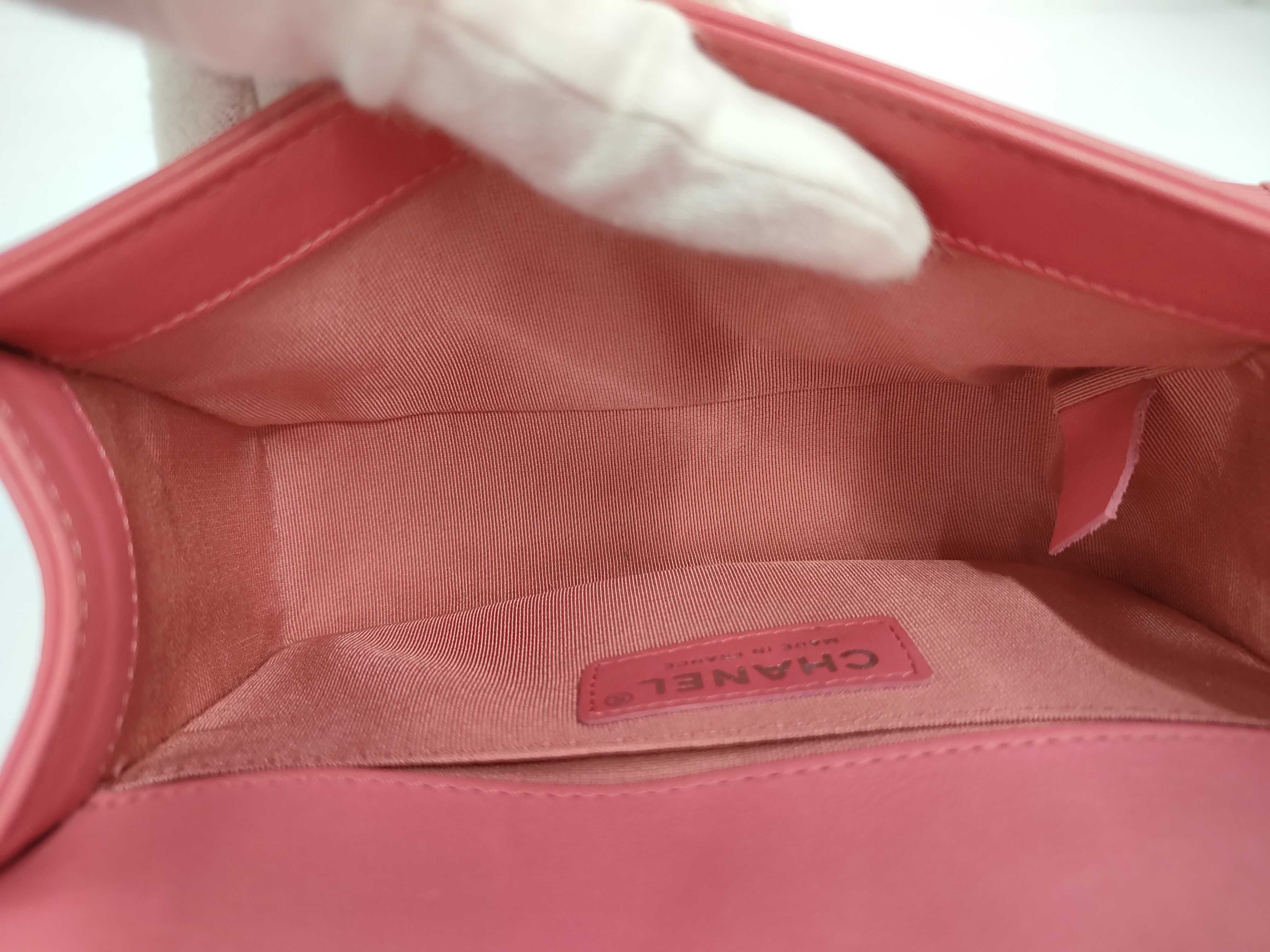 Boy Chanel Lambskin V-Stitch Shoulder Bag — view 9