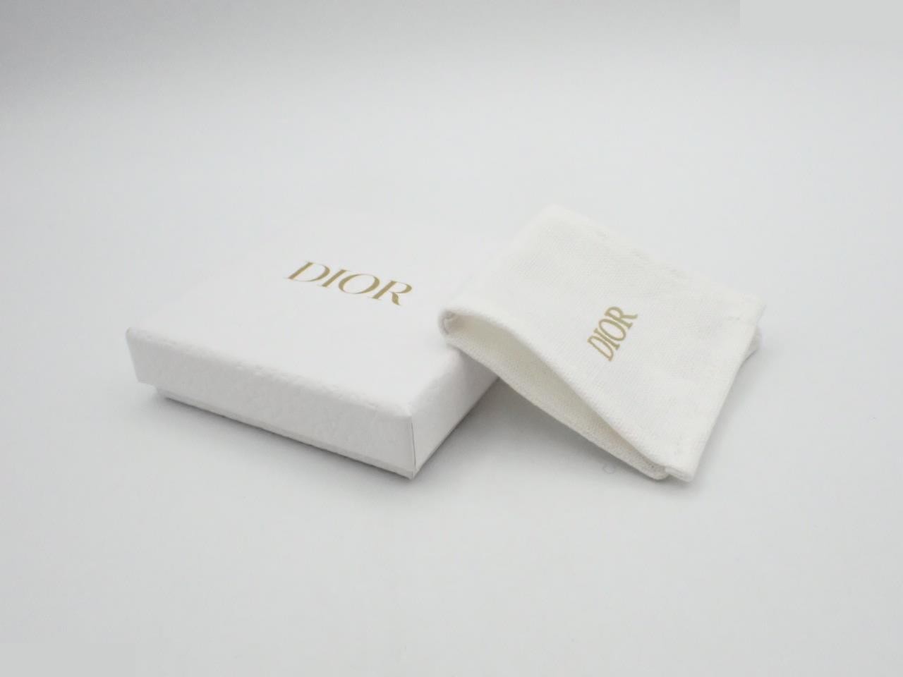 pearl earrings, unused. — view 4