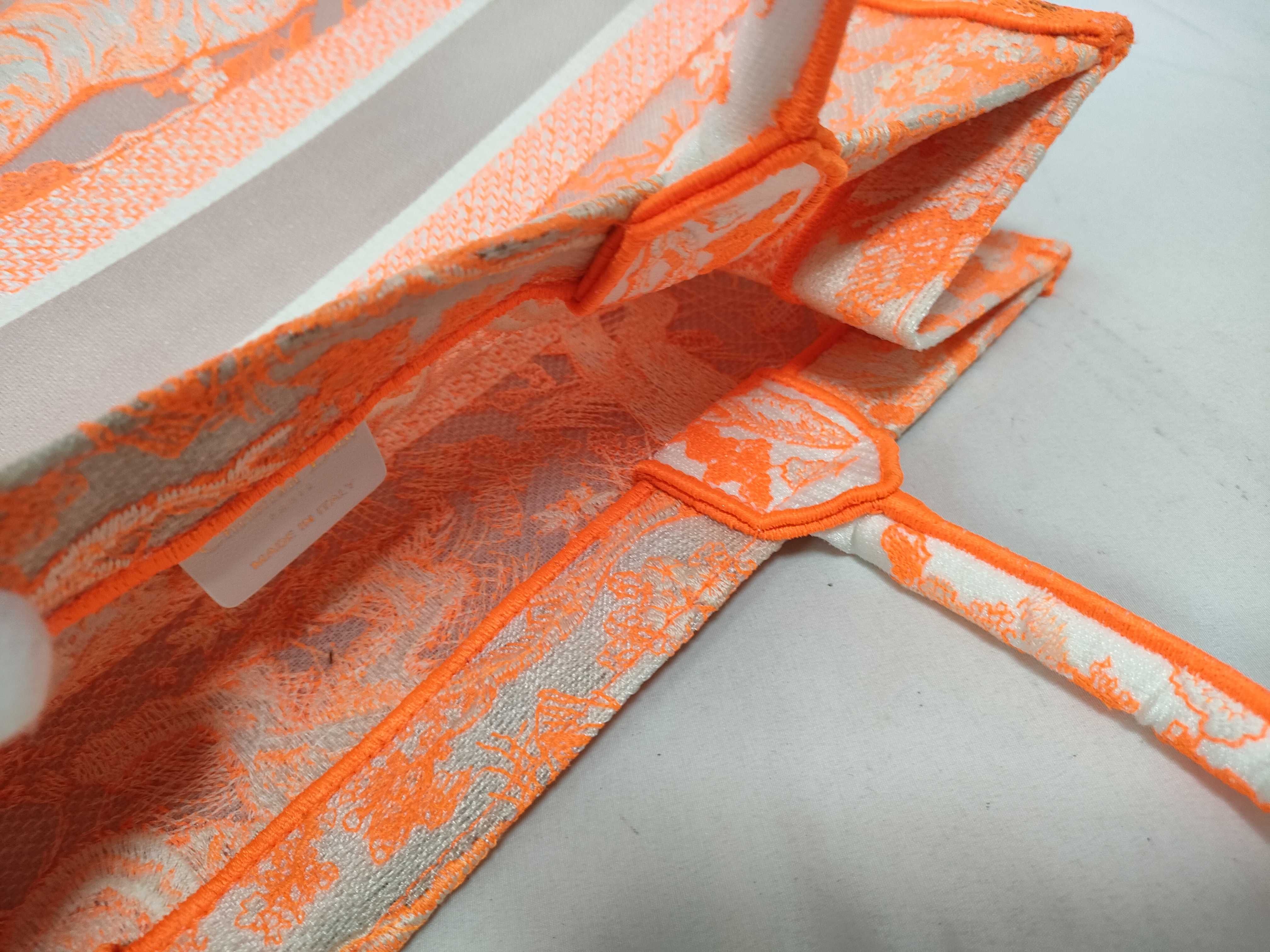 BAG BOOK TOTE ORANGE M057 MEDIUM W/CARD 50-MA-0242 M1296ZRVJ Tote Bag — view 13