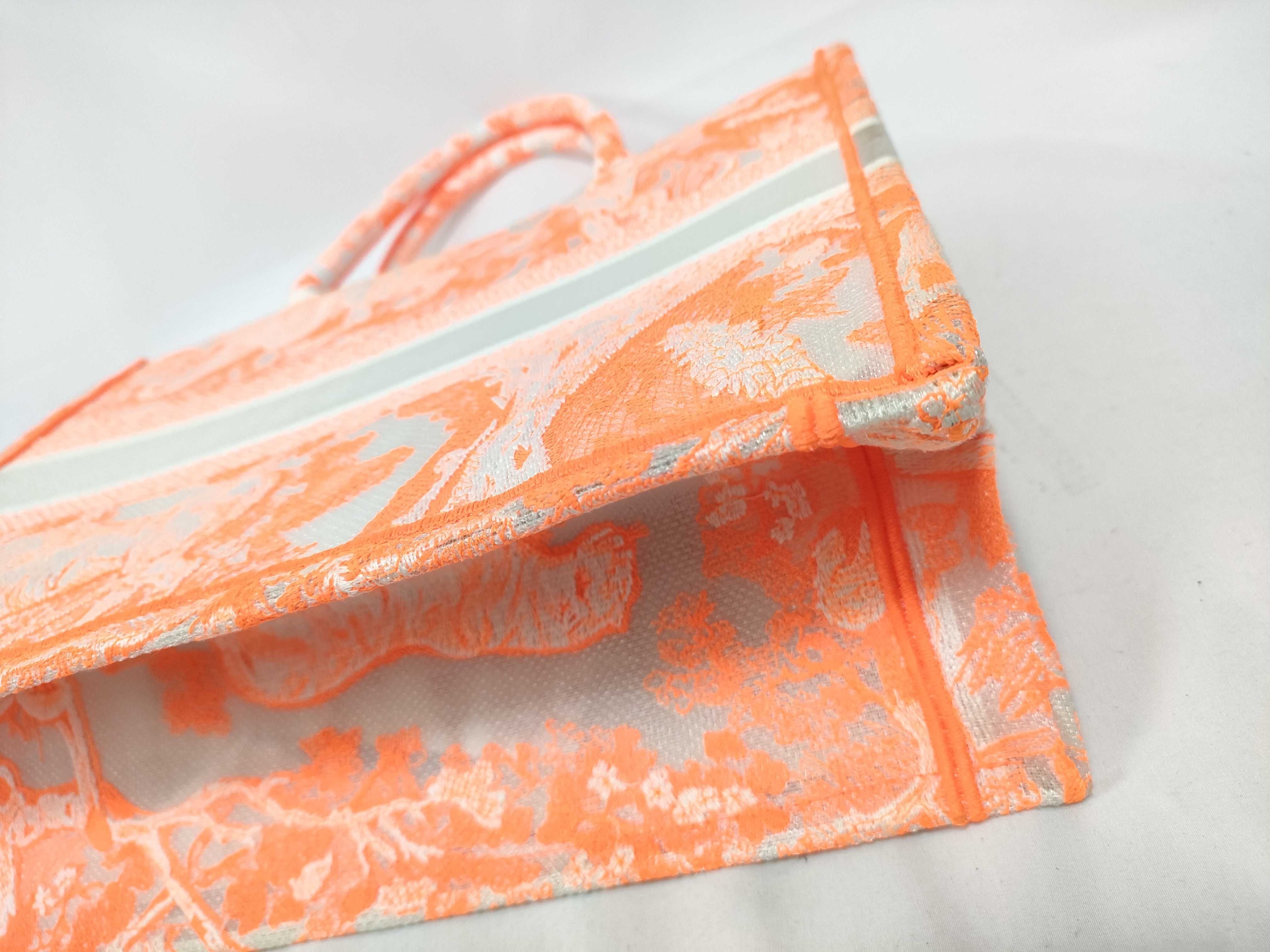 BAG BOOK TOTE ORANGE M057 MEDIUM W/CARD 50-MA-0242 M1296ZRVJ Tote Bag — view 4