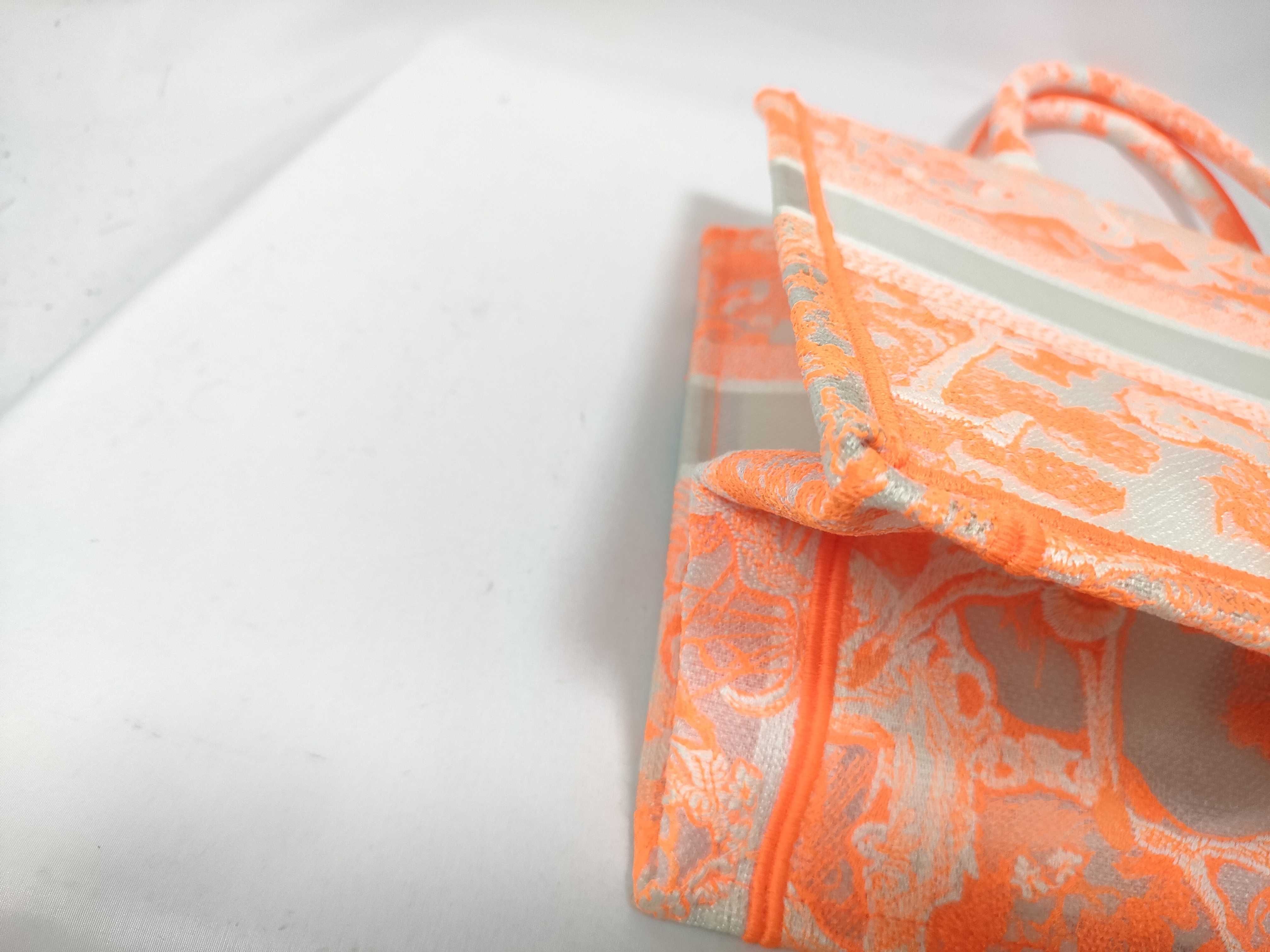 BAG BOOK TOTE ORANGE M057 MEDIUM W/CARD 50-MA-0242 M1296ZRVJ Tote Bag — view 5