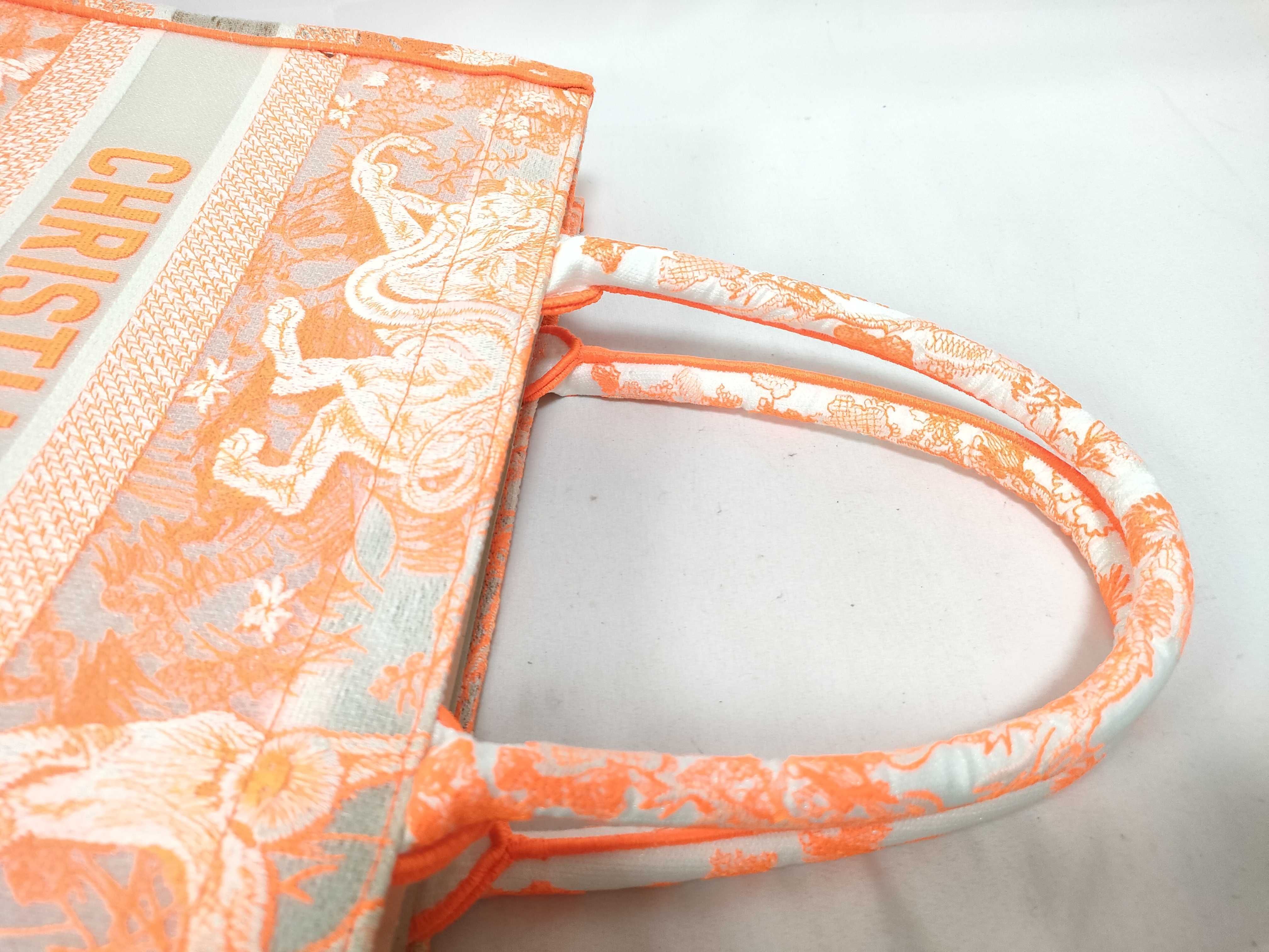BAG BOOK TOTE ORANGE M057 MEDIUM W/CARD 50-MA-0242 M1296ZRVJ Tote Bag — view 9