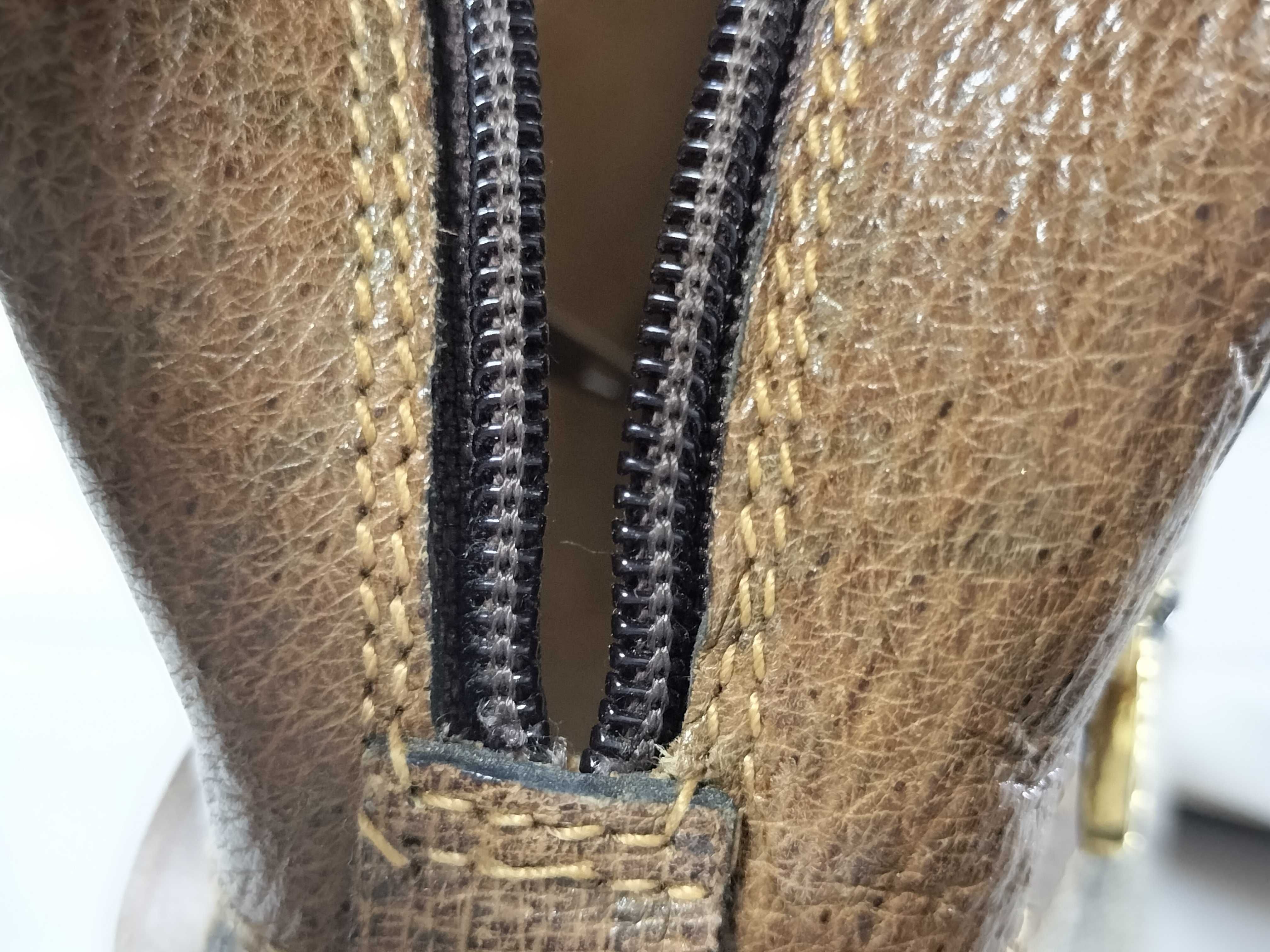 GG Supreme Old Sherry Shoulder Bag — view 12