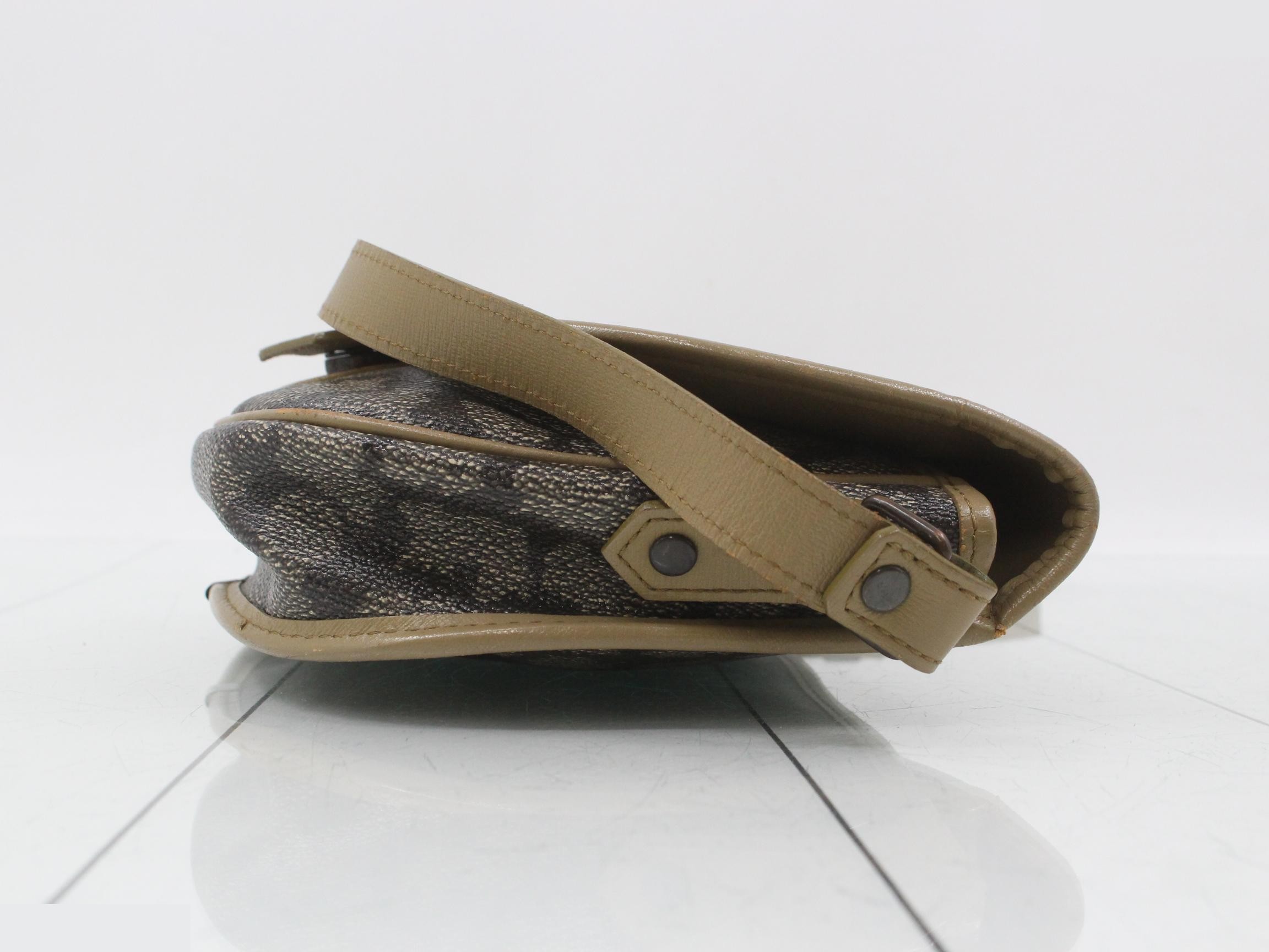 Yves Saint-Laurent (YSL) Shoulder Bag — view 3